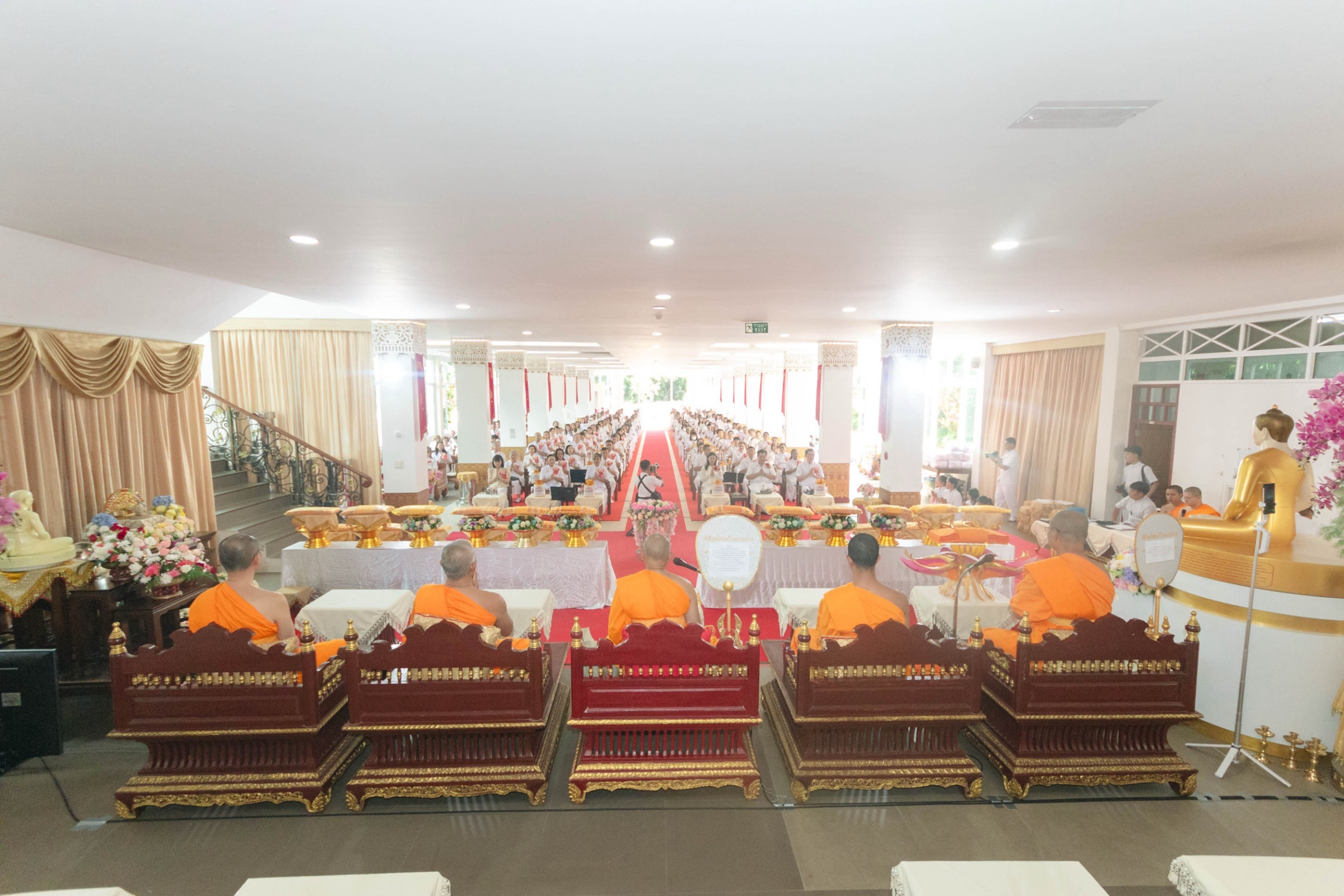 ภาพร่วมพิธีกรรมวัดกิ่วลม