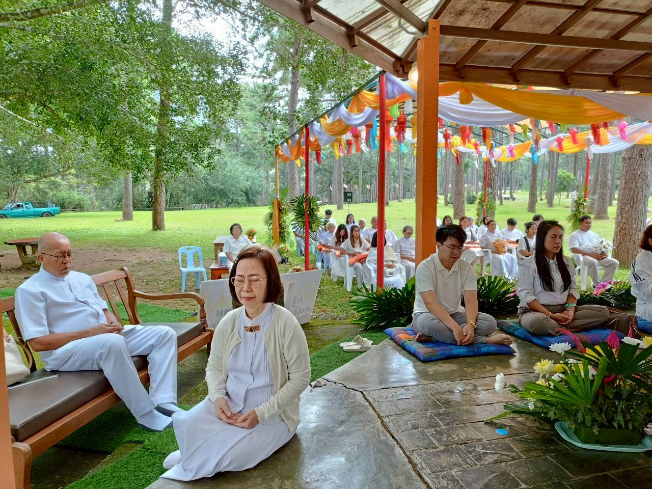 ภาพร่วมพิธีกรรมสนแก้ววนาราม