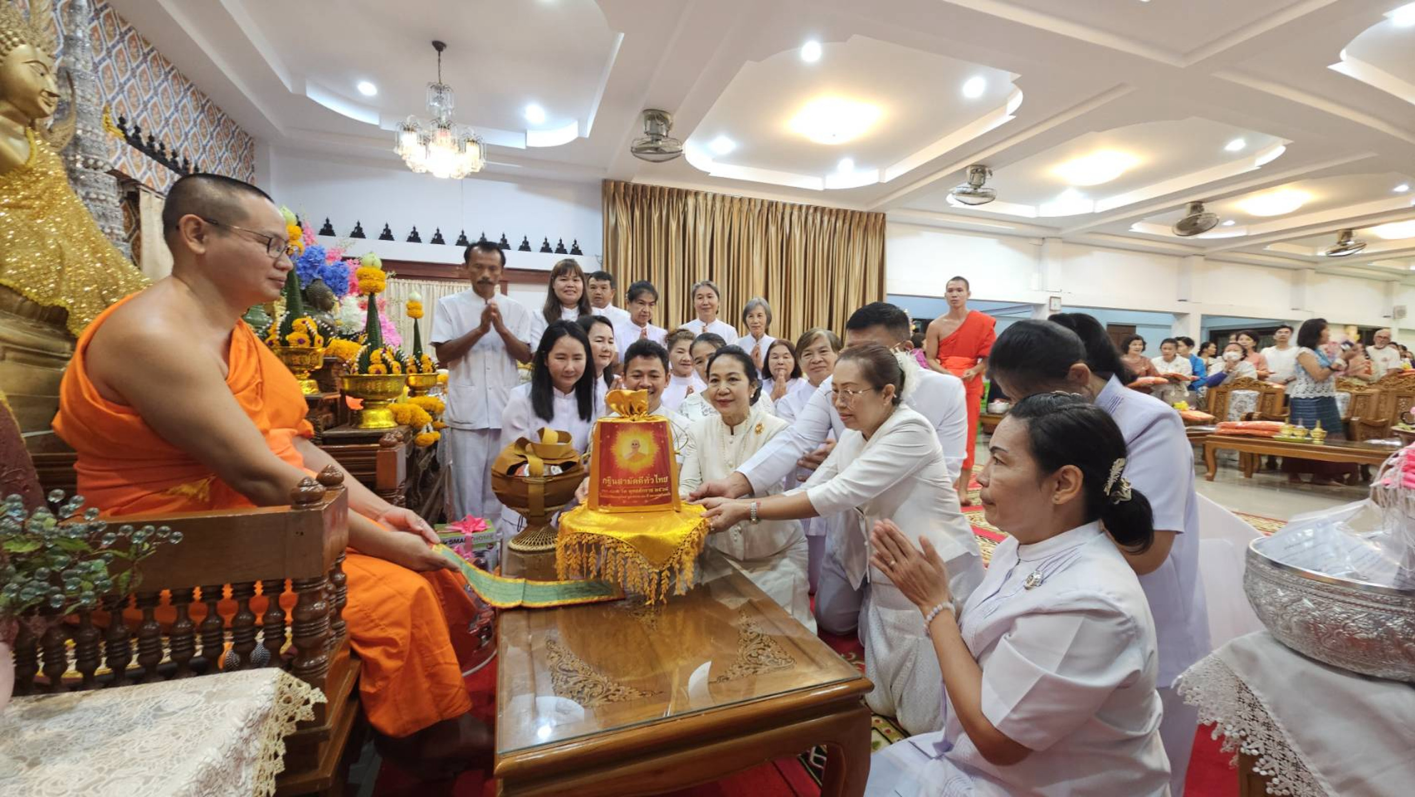 ภาพการถวายปัจจัยวัดหวลการณ์