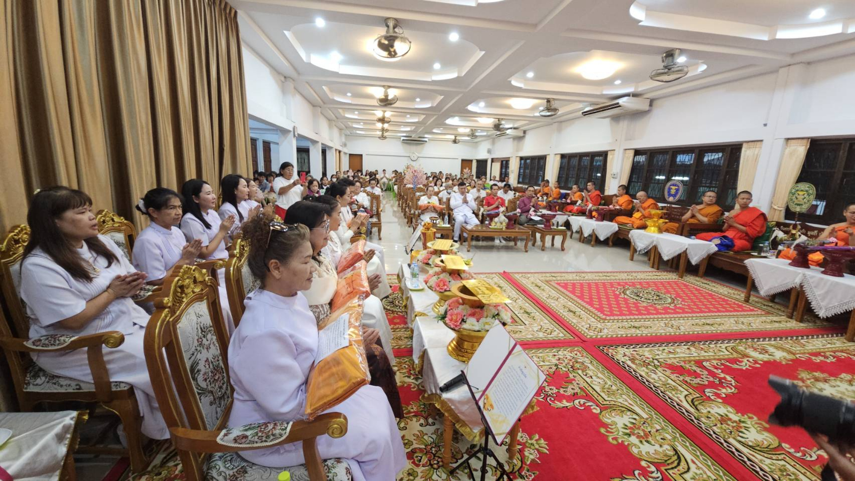 ภาพร่วมพิธีกรรมวัดหวลการณ์