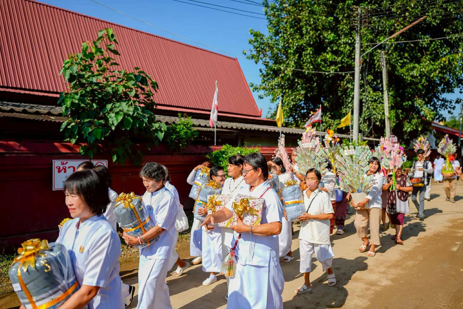 ภาพร่วมพิธีกรรมวัดป่าเดื่อ