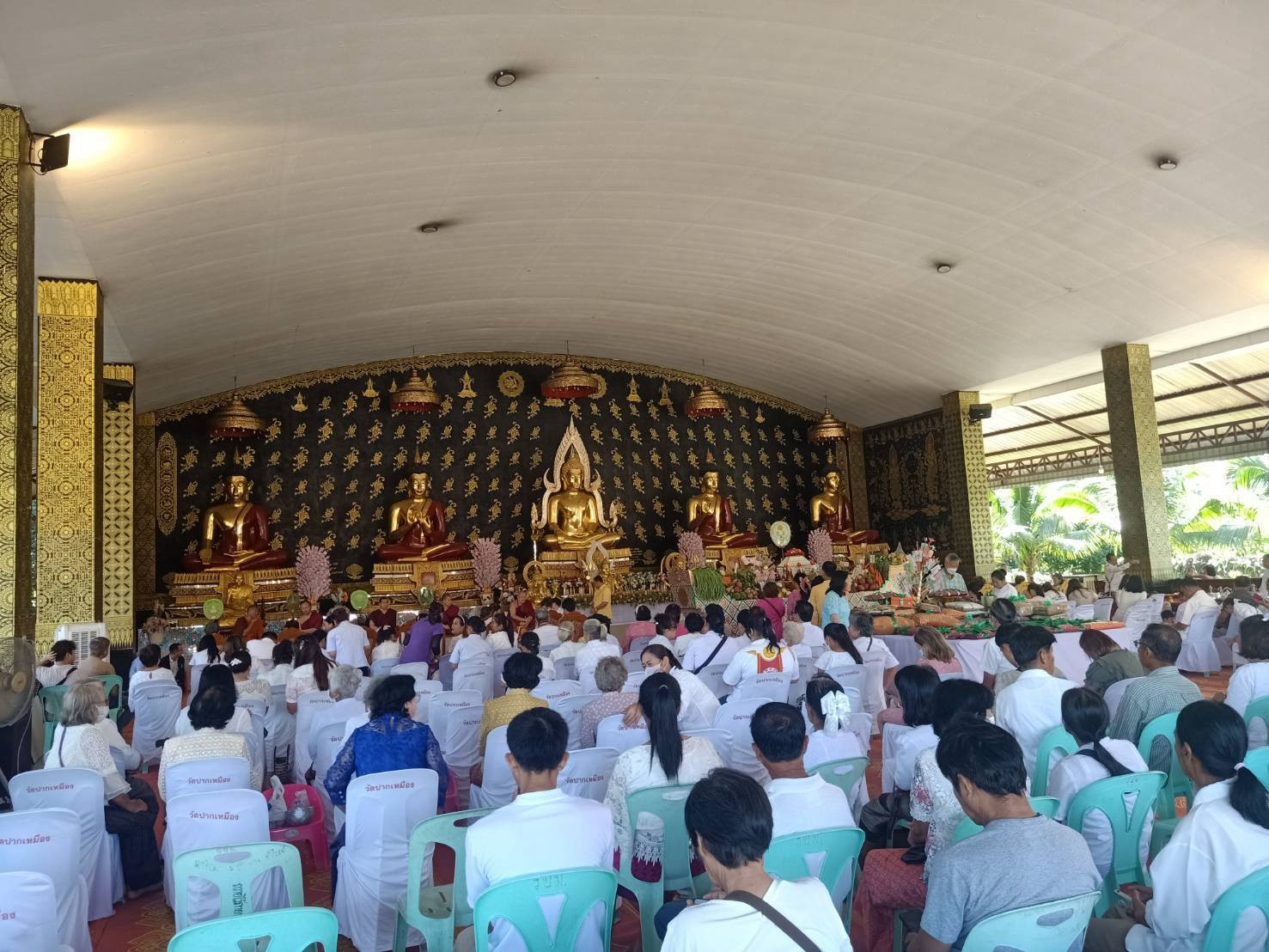 ภาพร่วมพิธีกรรมวัดปากเหมือง