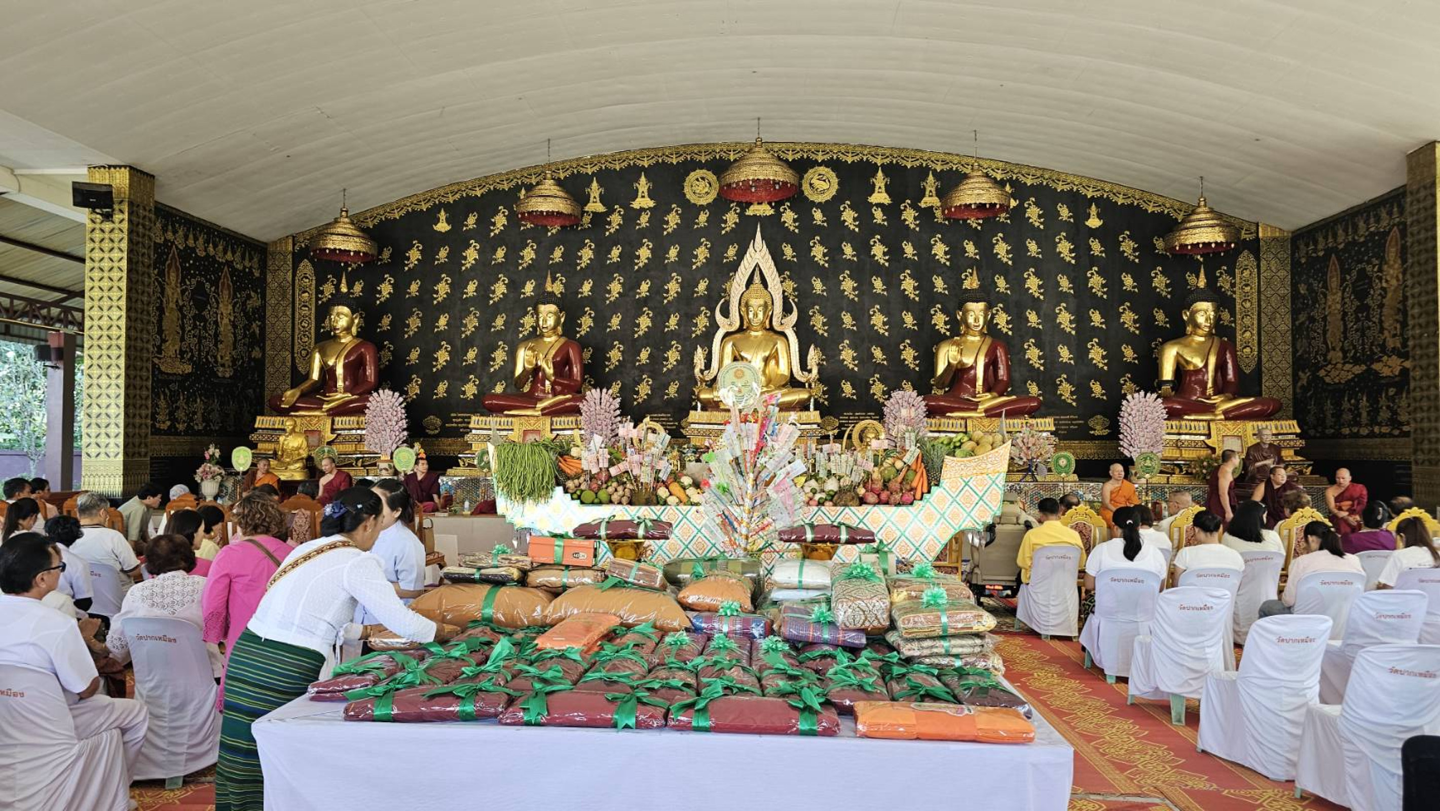 ภาพร่วมพิธีกรรมวัดปากเหมือง