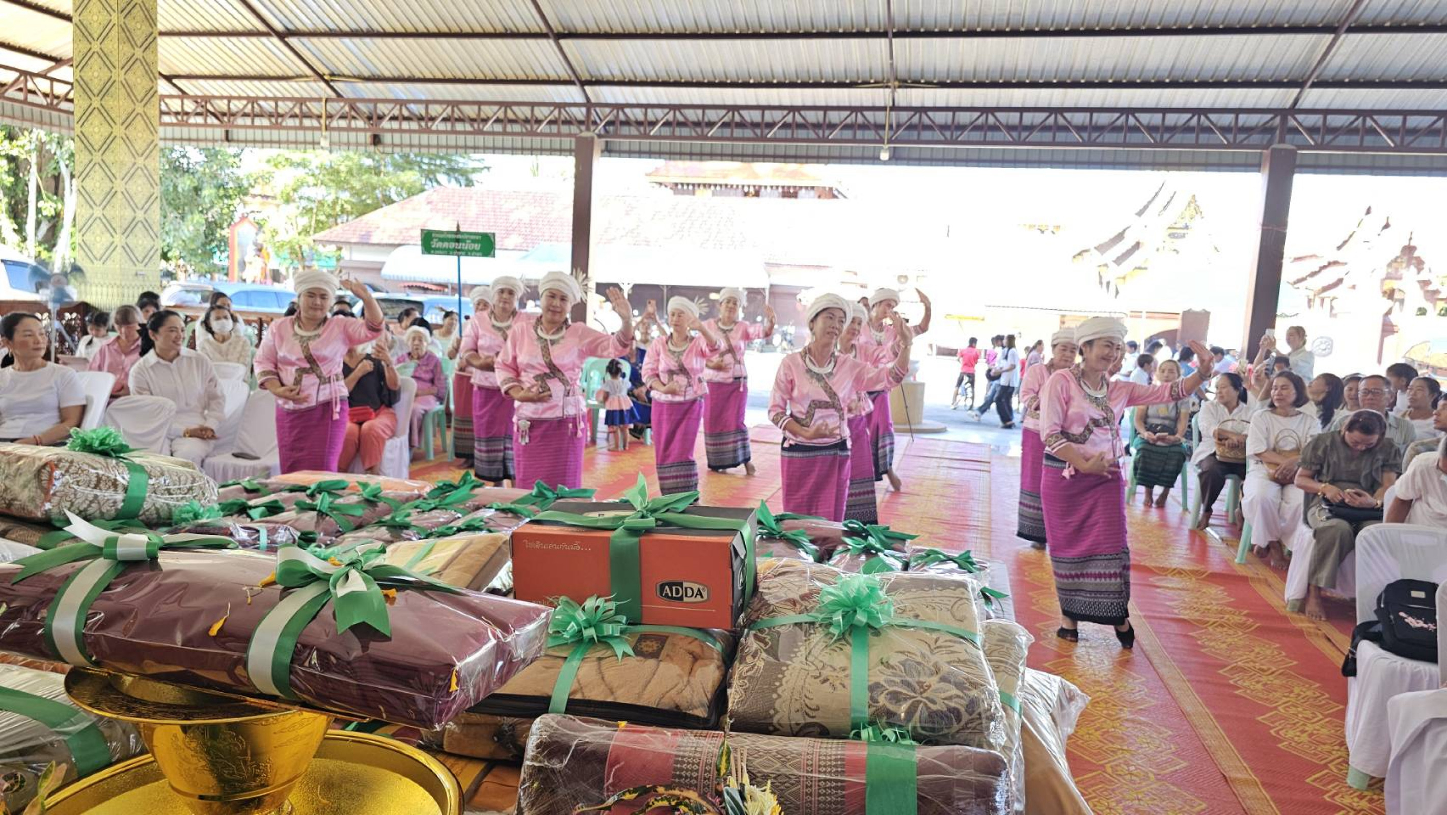 ภาพร่วมพิธีกรรมวัดปากเหมือง