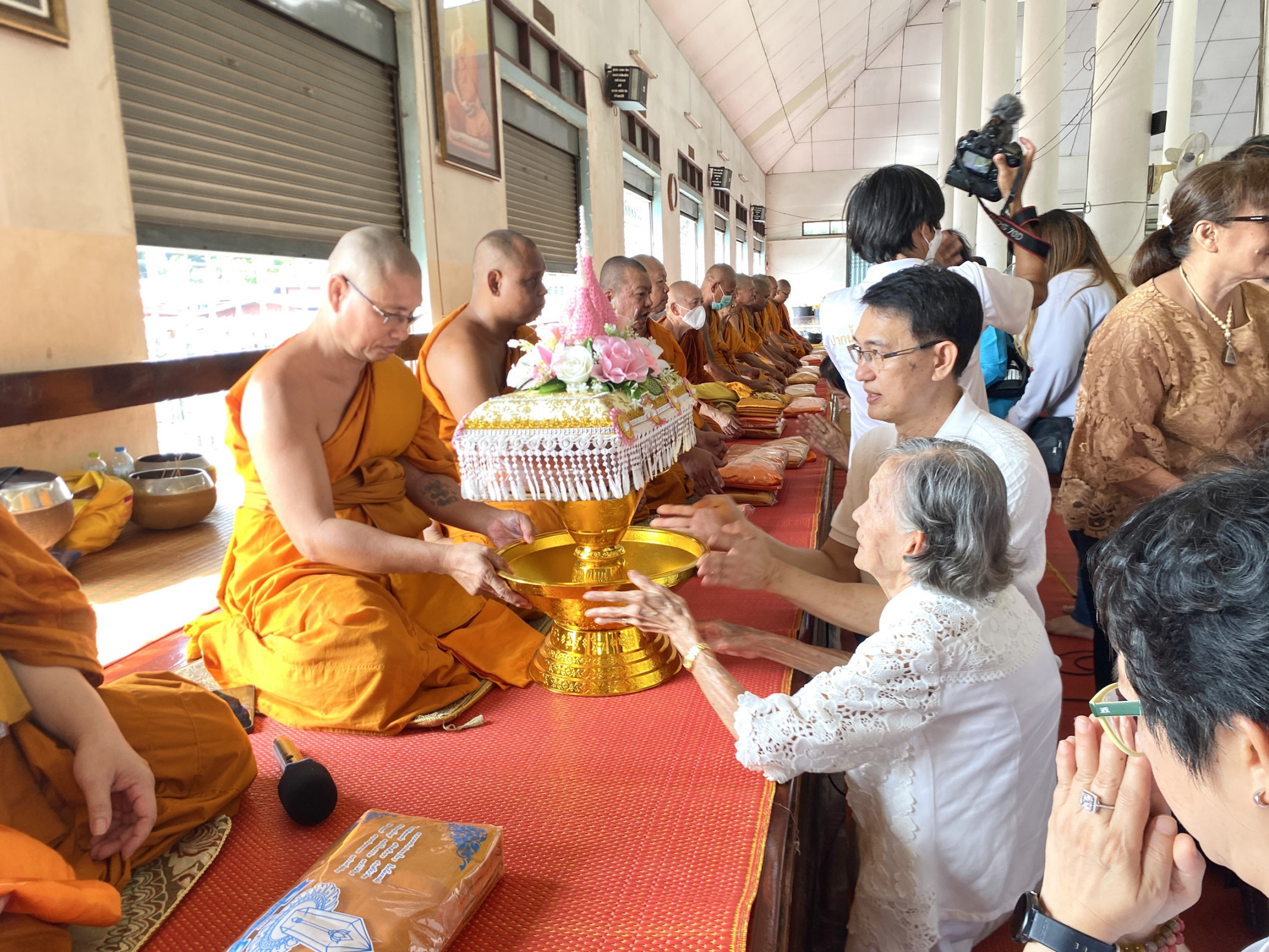 ภาพร่วมพิธีกรรมวัดสว่างวงษ์