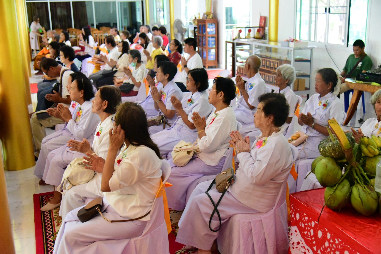 ภาพร่วมพิธีกรรมศูนย์ปฏิบัติธรรมหนองสาร (วัดหนองสาร)