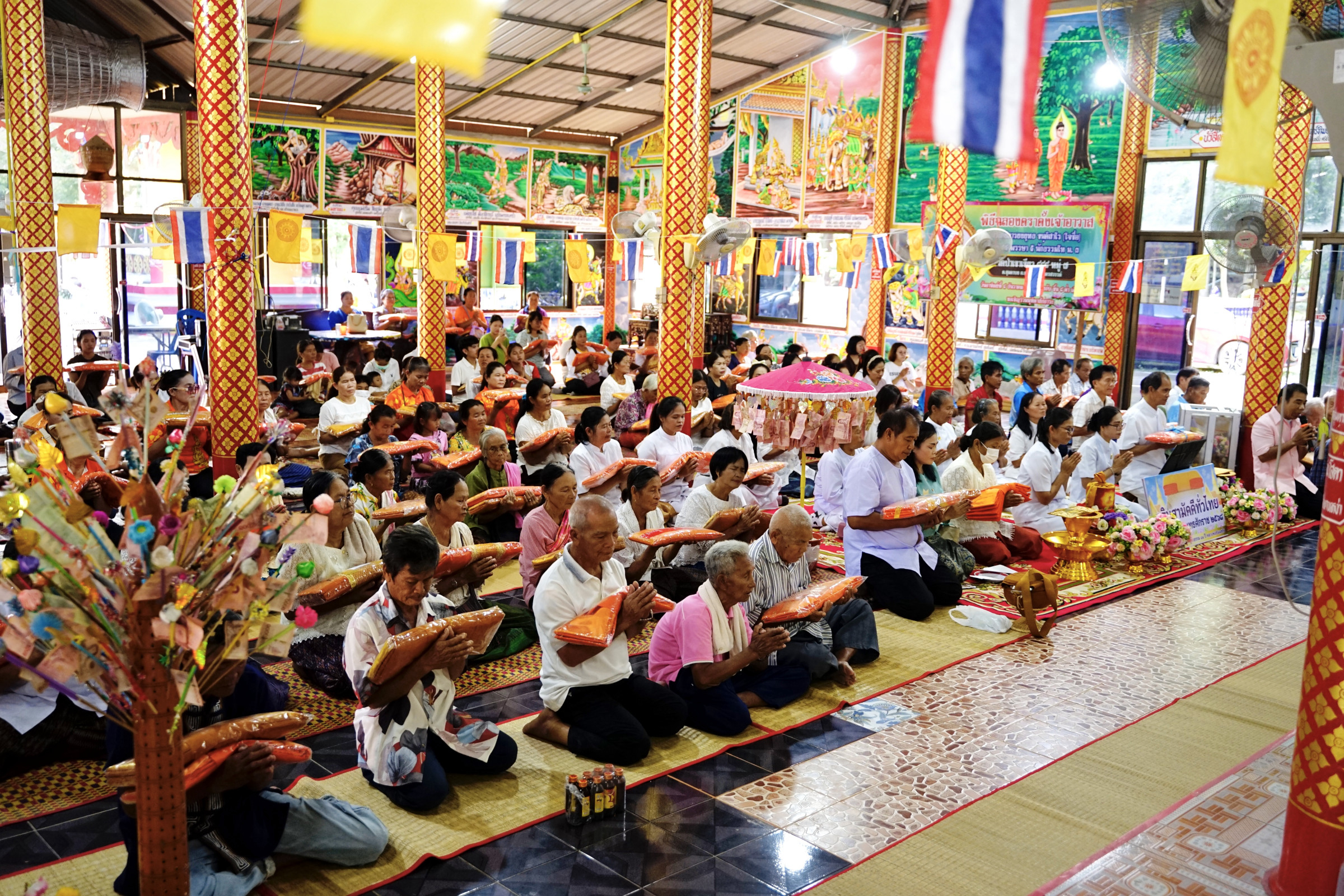 ภาพร่วมพิธีกรรมวัดป่าเขาเขียว