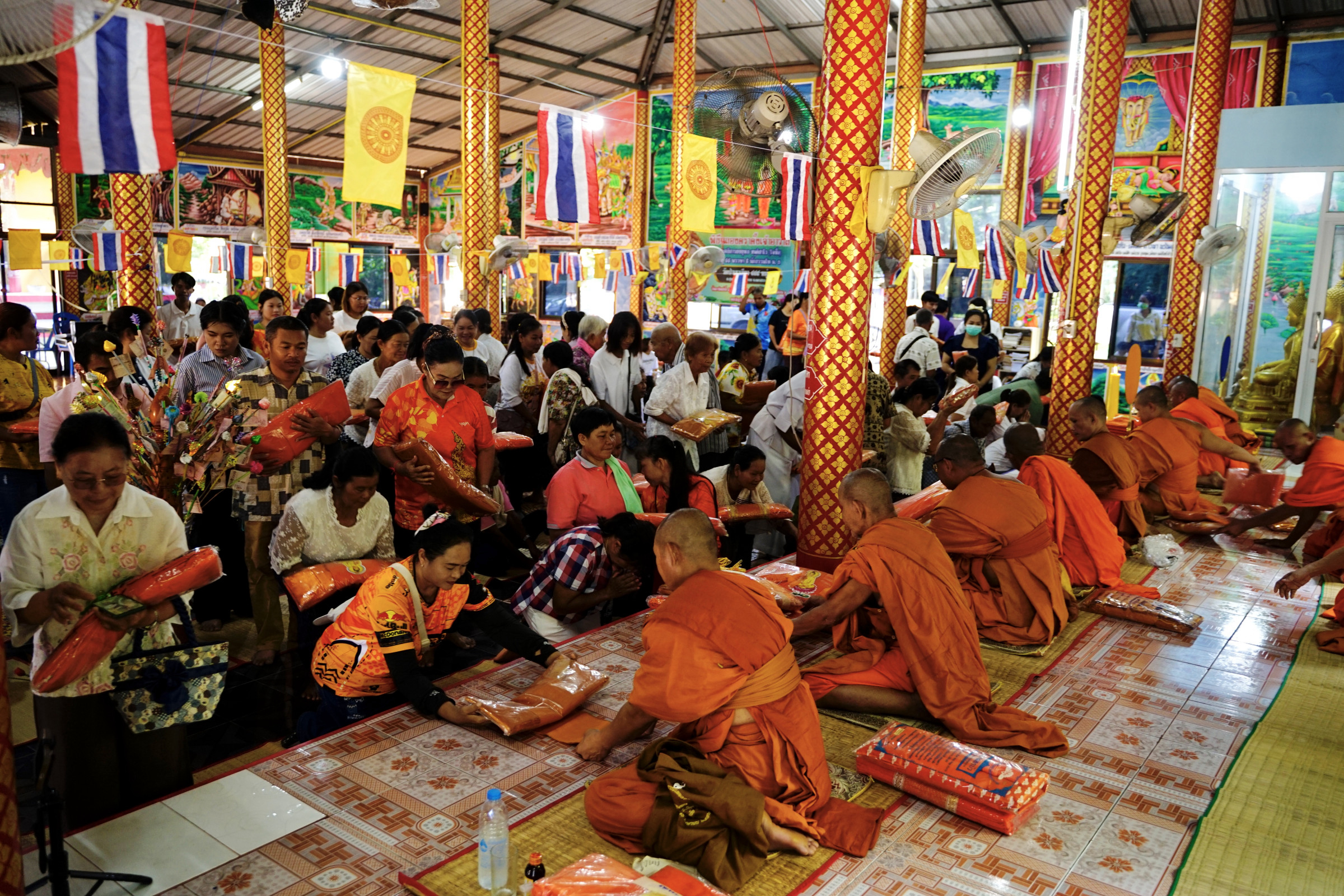 ภาพร่วมพิธีกรรมวัดป่าเขาเขียว