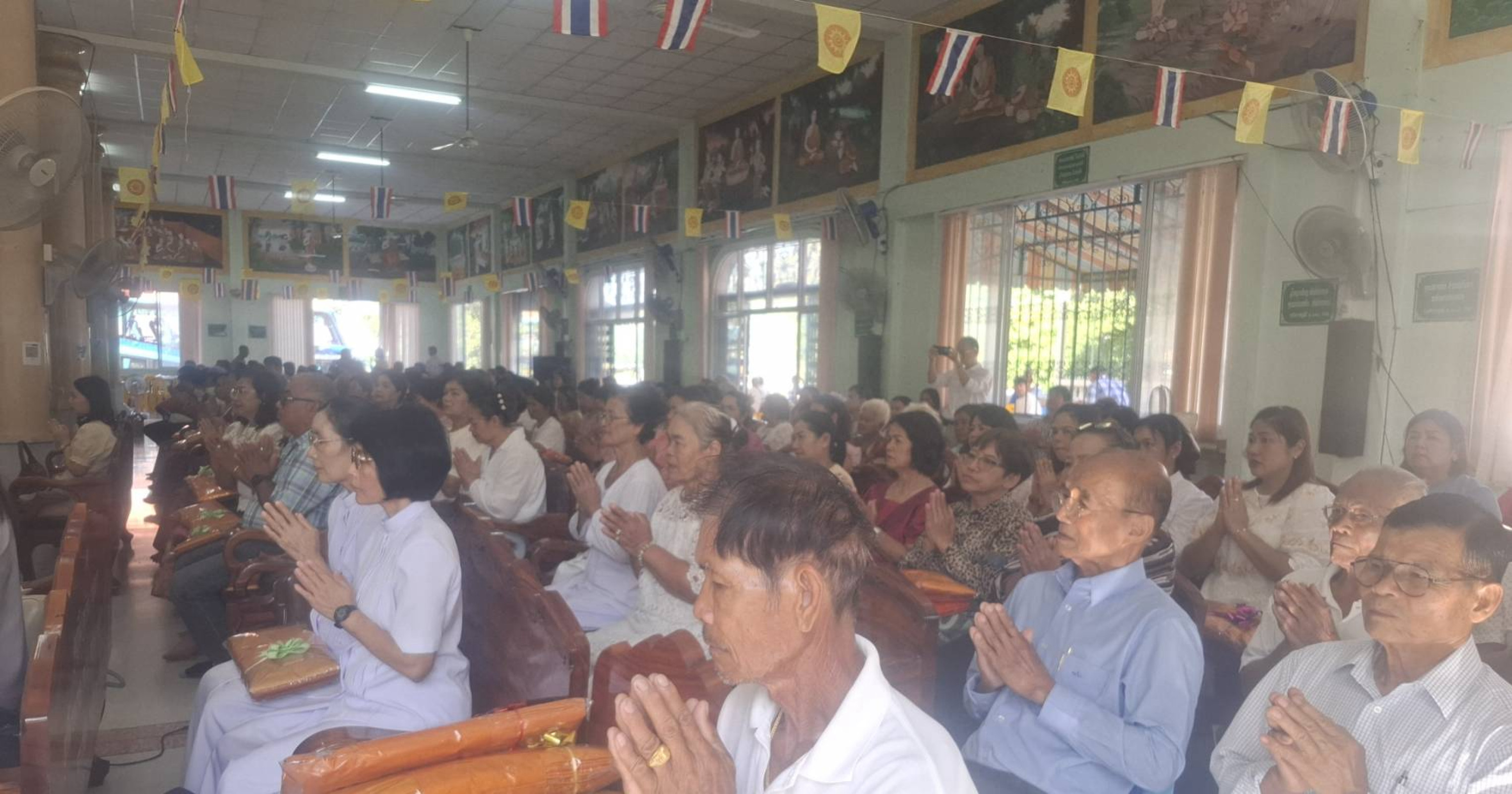 ภาพร่วมพิธีกรรมวัดเขาฝา