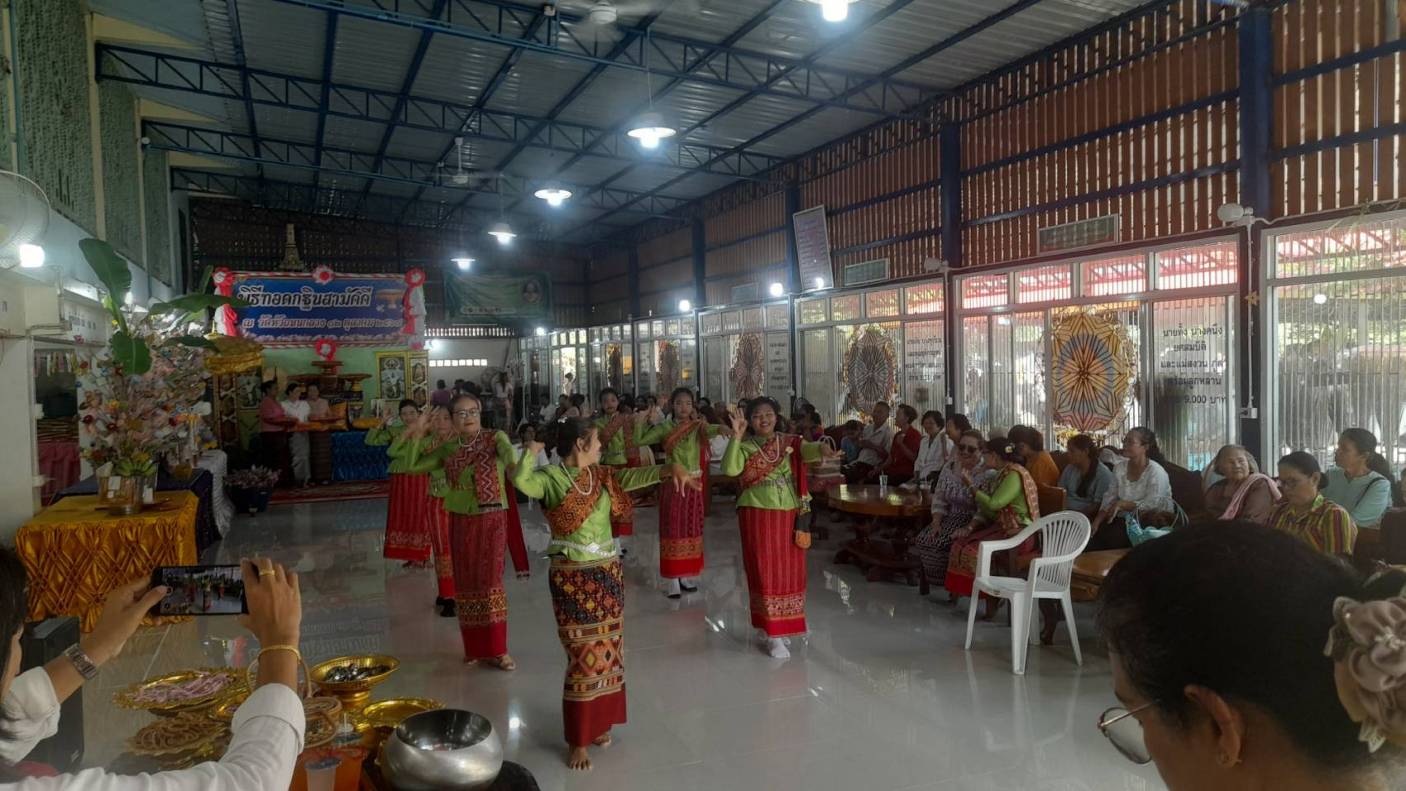 ภาพร่วมพิธีกรรมวัดหัวถนนกลาง