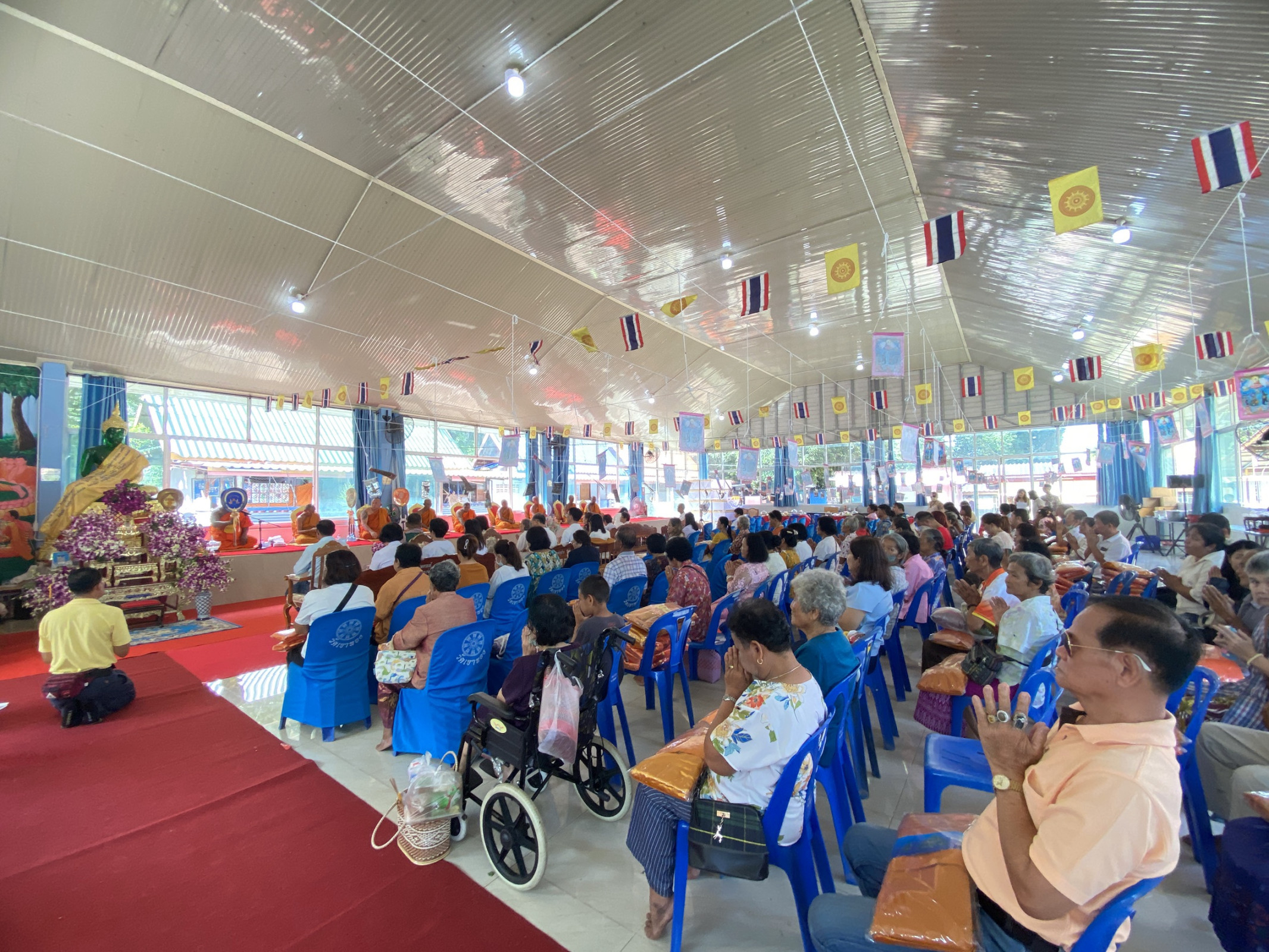 ภาพร่วมพิธีกรรมวัดเขาทอง