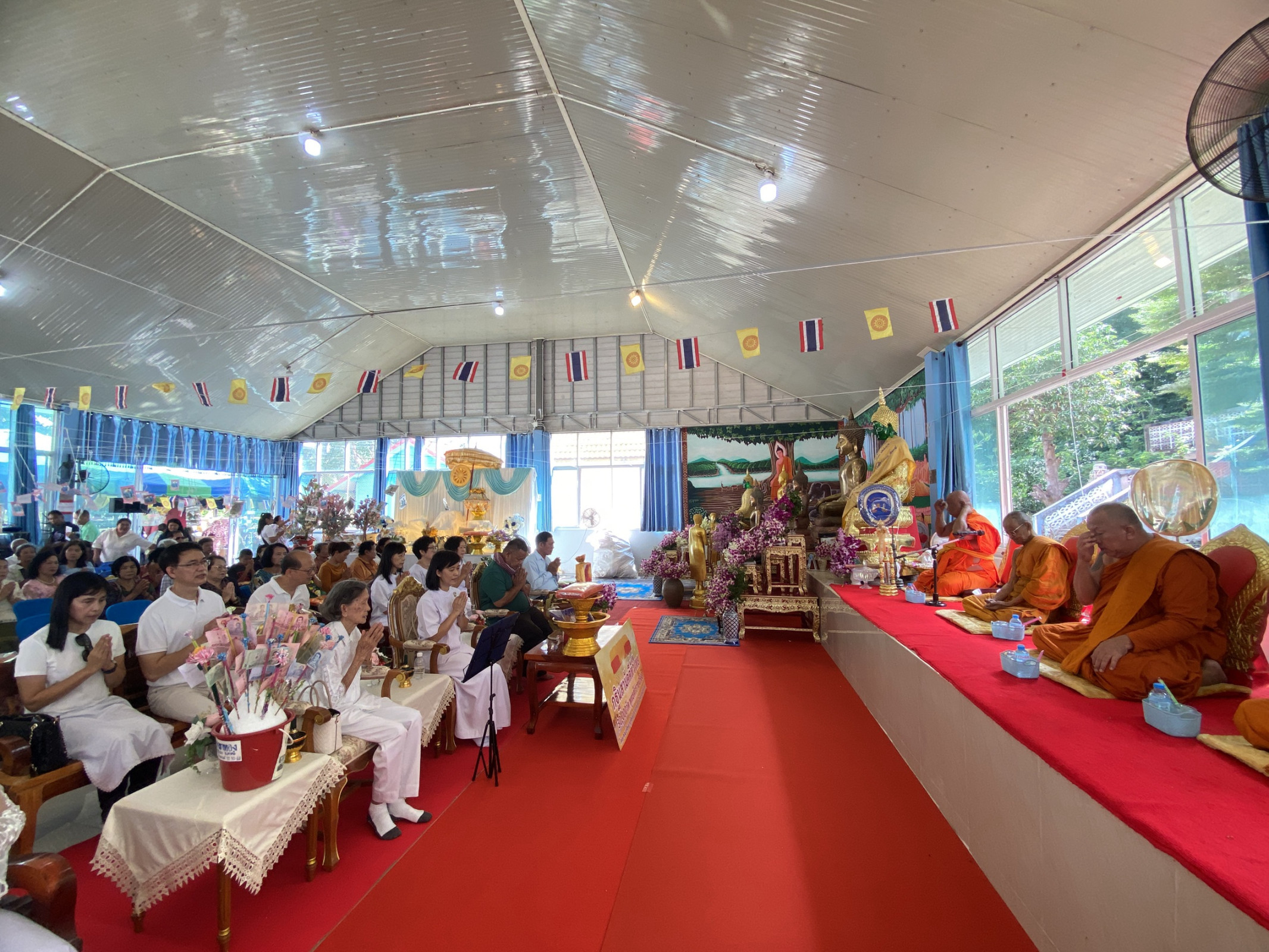 ภาพร่วมพิธีกรรมวัดเขาทอง