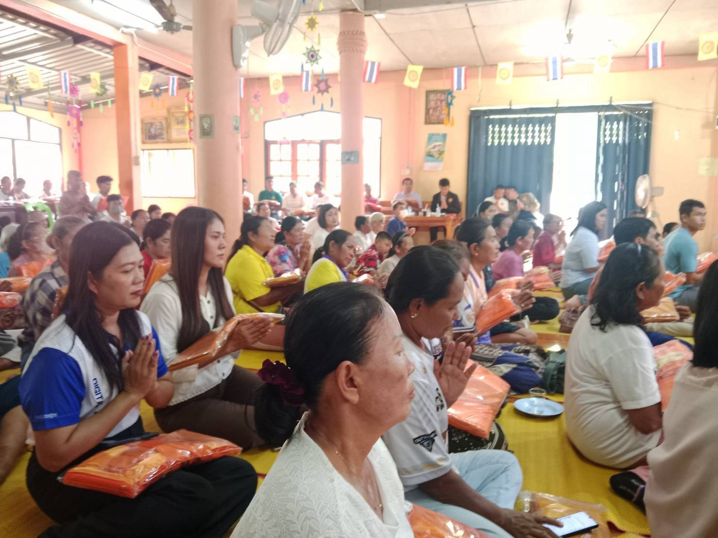 ภาพร่วมพิธีกรรมวัดทรัพย์มากเจริญธรรม