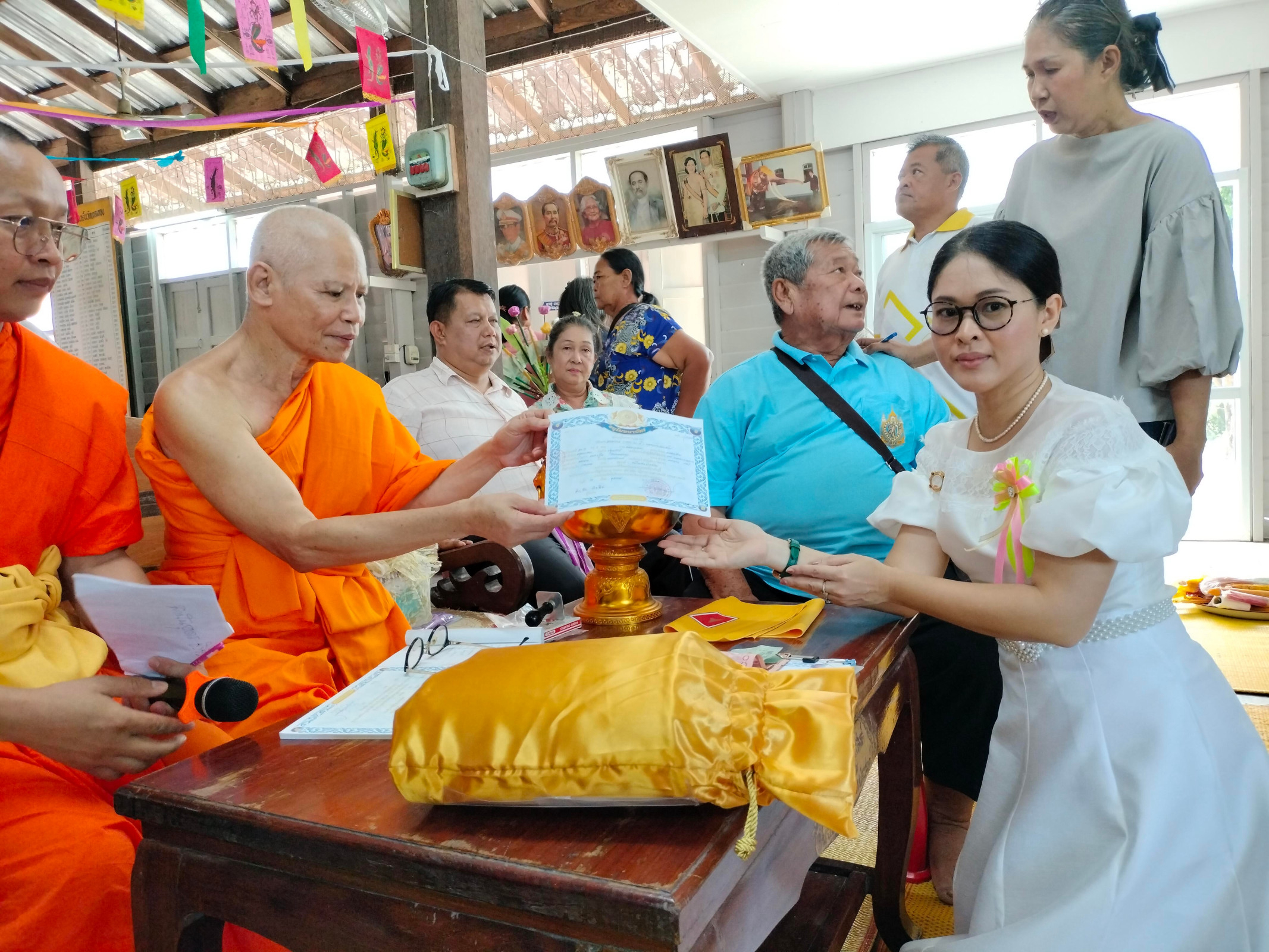 ภาพร่วมพิธีกรรมวัดแหลมทอง