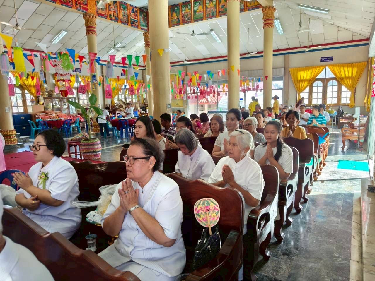 ภาพร่วมพิธีกรรมวัดสมานประชาชน