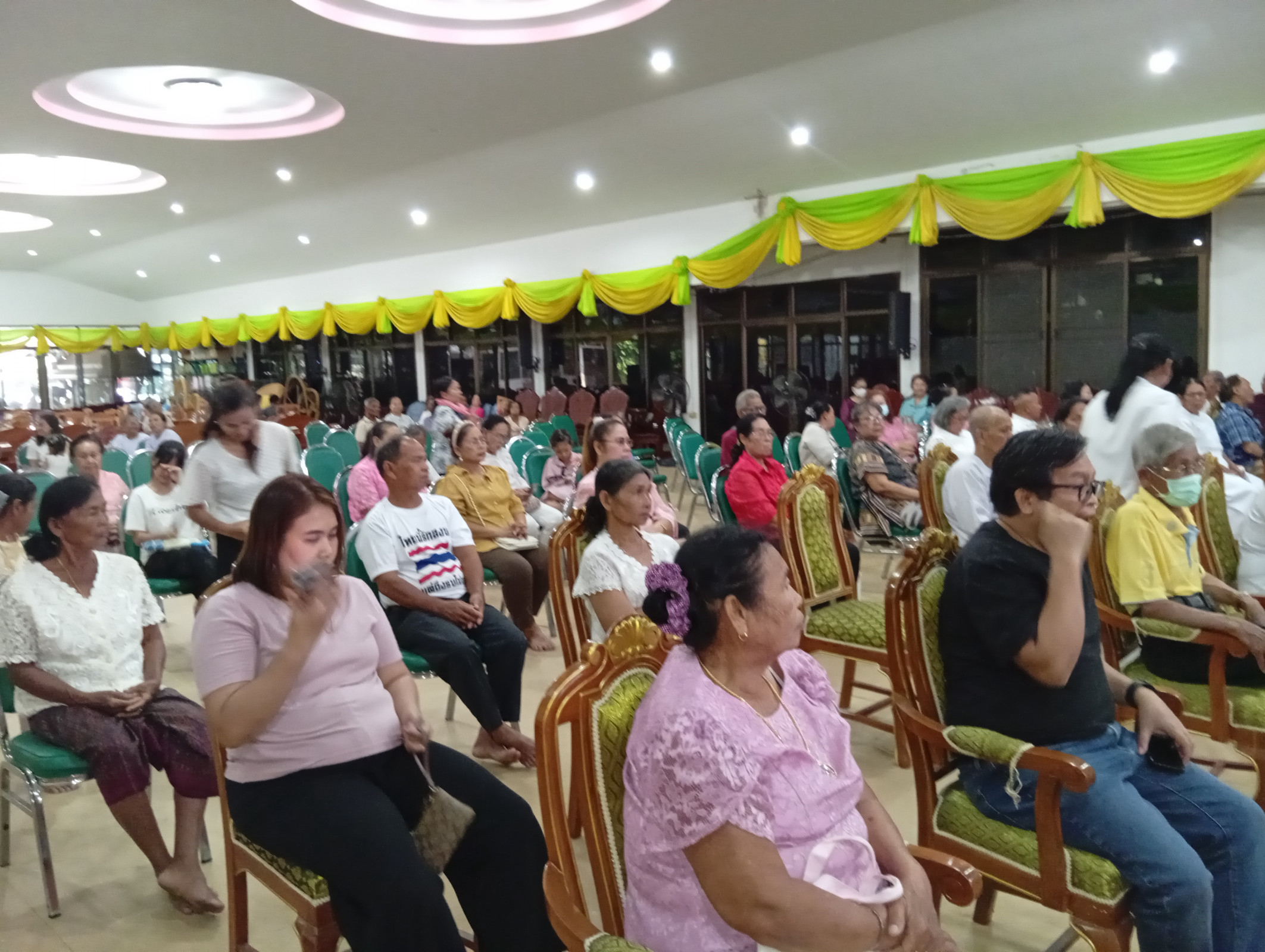 ภาพร่วมพิธีกรรมวัดสระโบสถ์