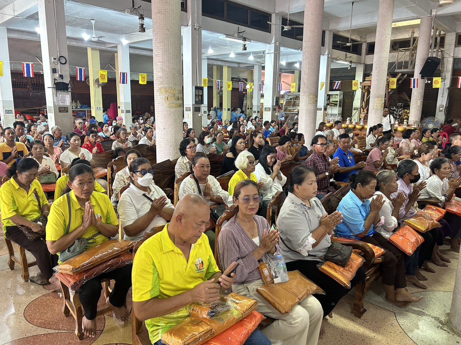 ภาพร่วมพิธีกรรมวัดหางน้ำหนองแขม