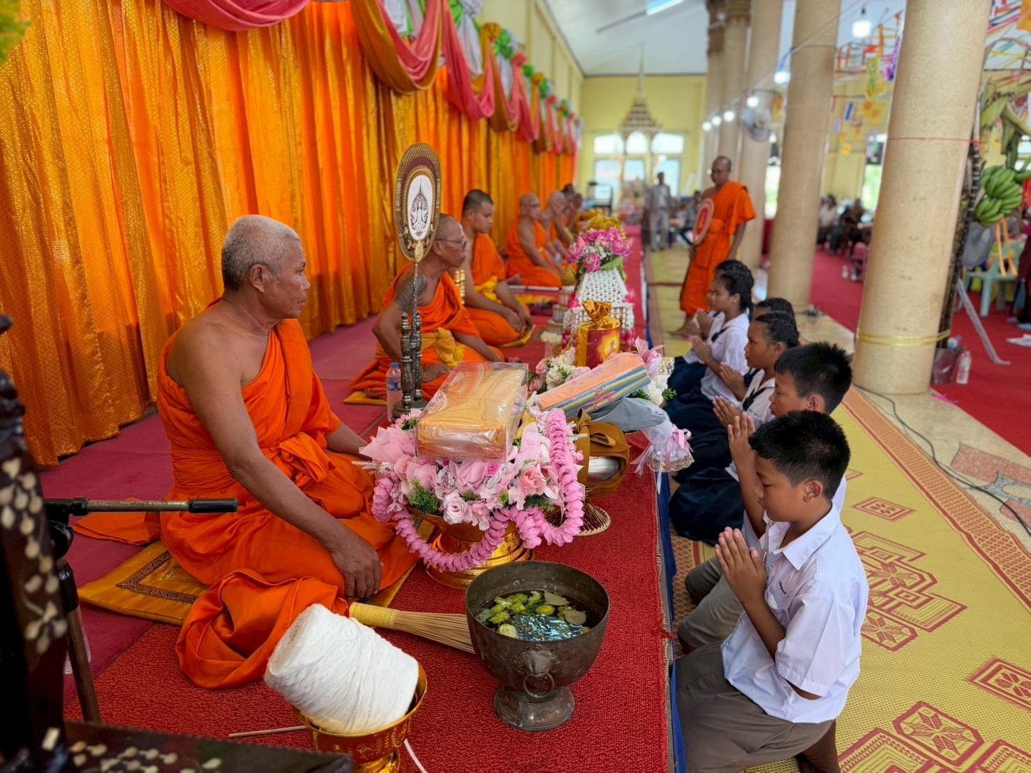 ภาพการถวายปัจจัยวัดหัวถนนใต้