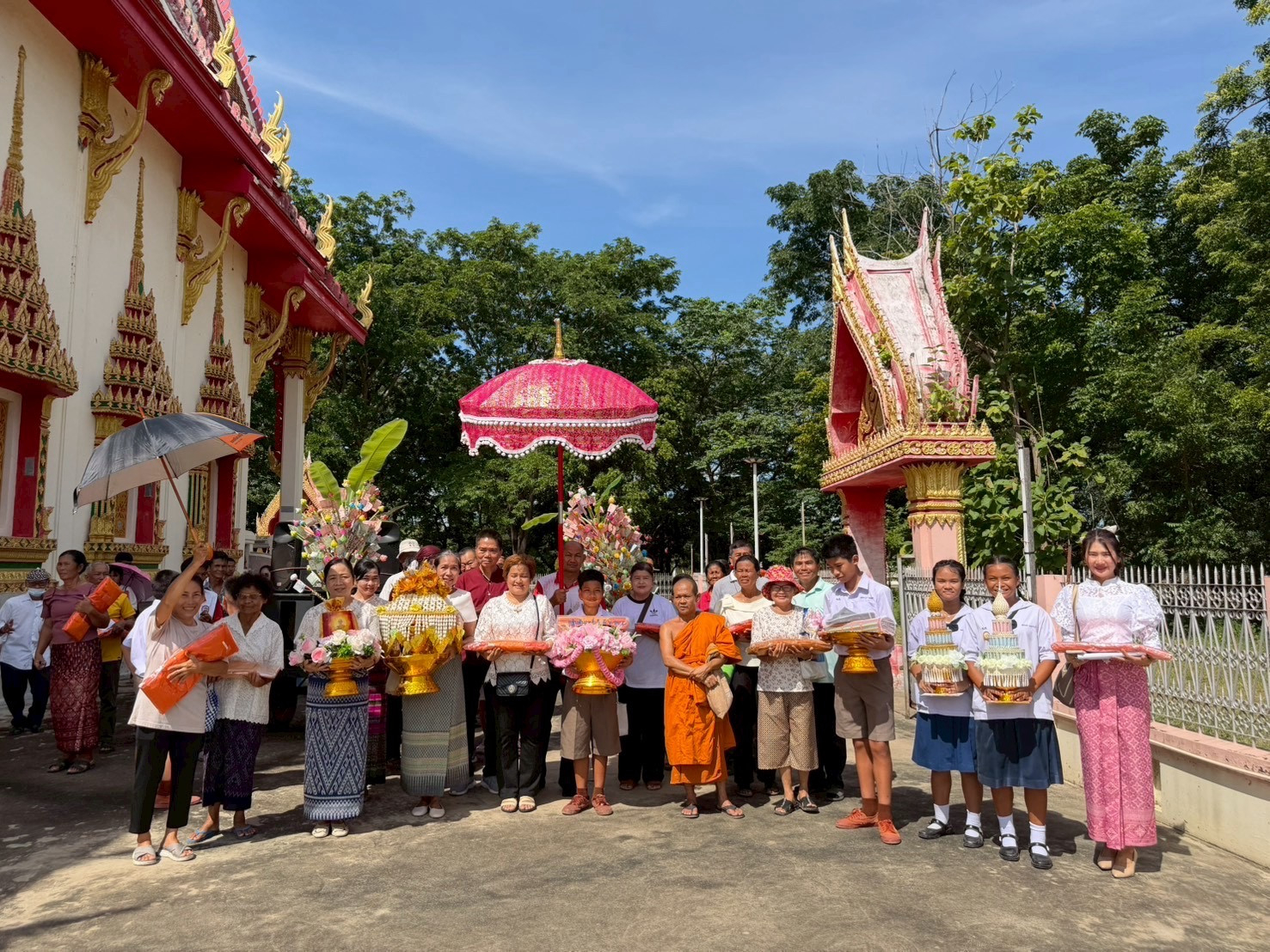 ภาพร่วมขบวนกฐินวัดหัวถนนใต้