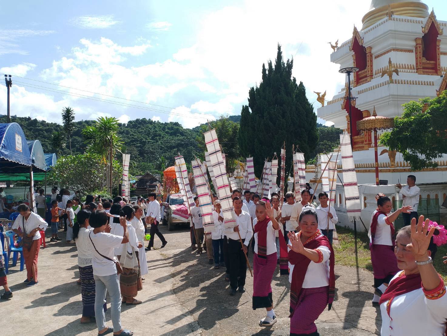 ภาพร่วมพิธีกรรมวัดปางส้าน