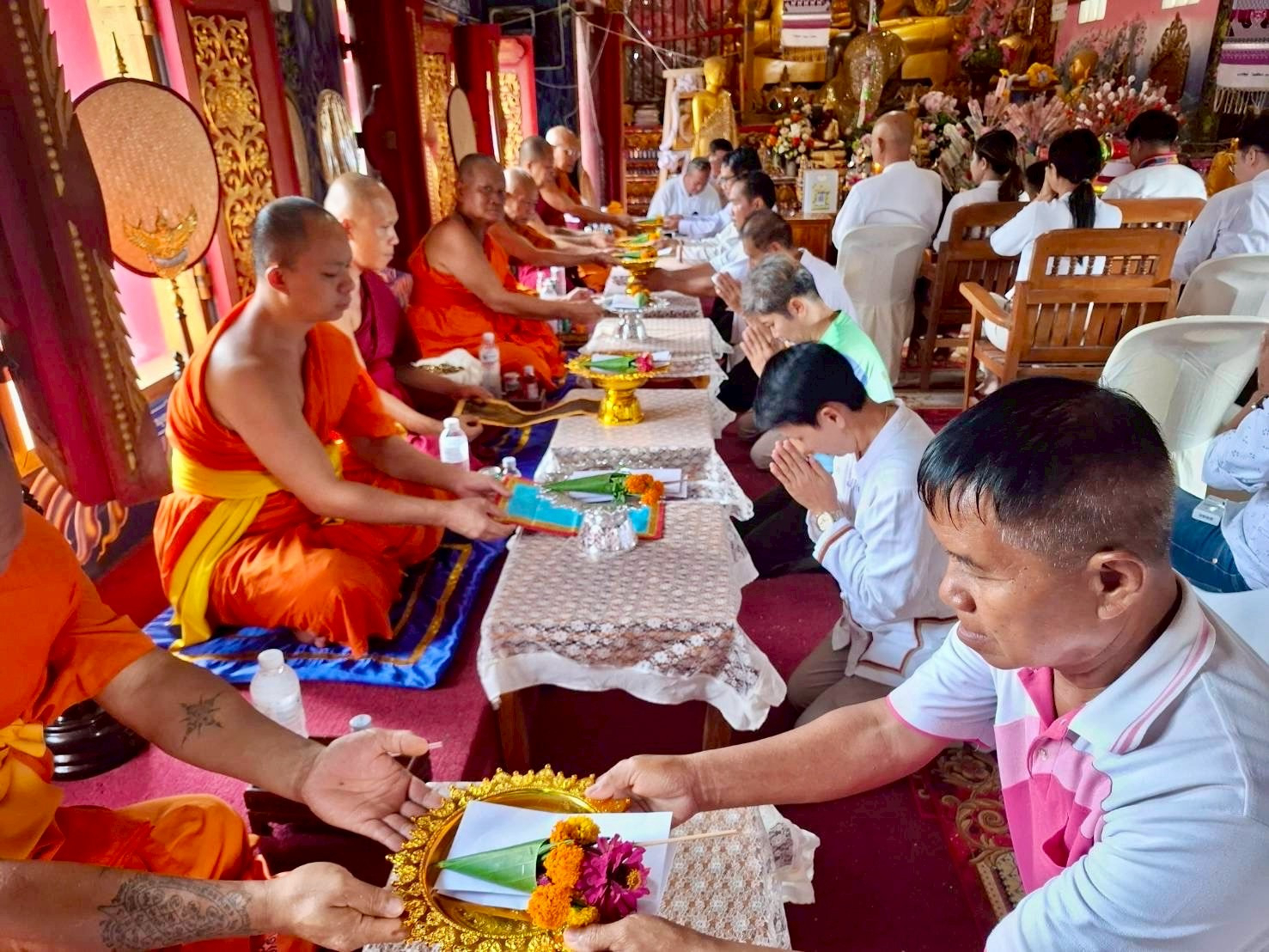 ภาพร่วมพิธีกรรมวัดหล่ายทุ่ง