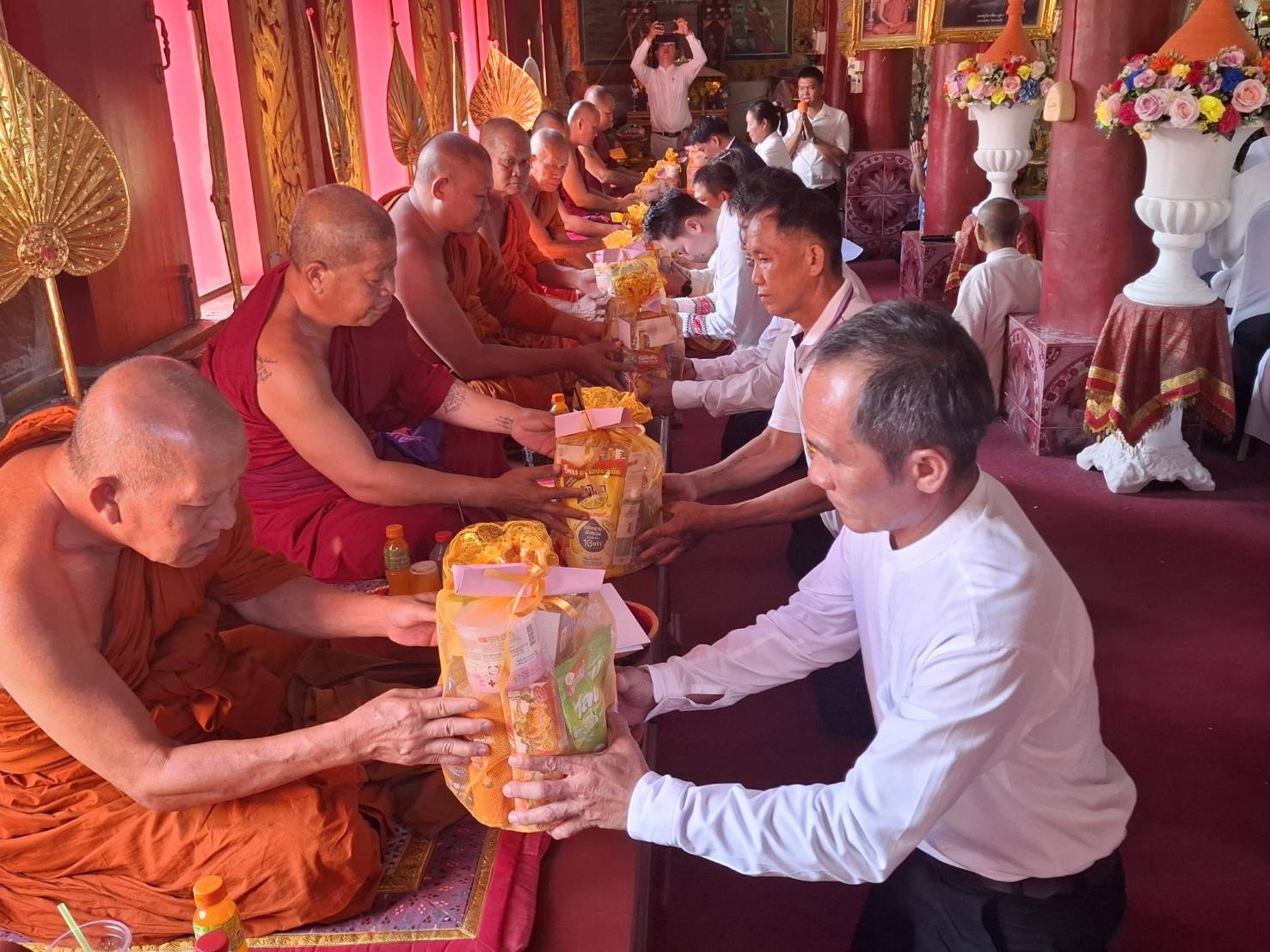 ภาพร่วมพิธีกรรมวัดหลวง