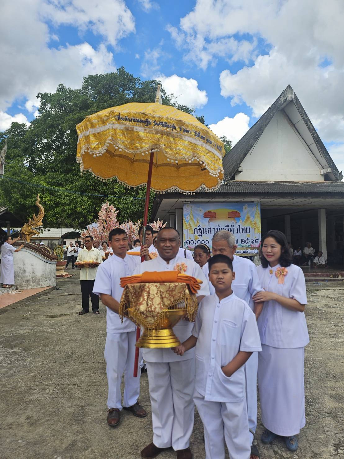 ภาพร่วมขบวนกฐินวัดศรีเมืองชุม