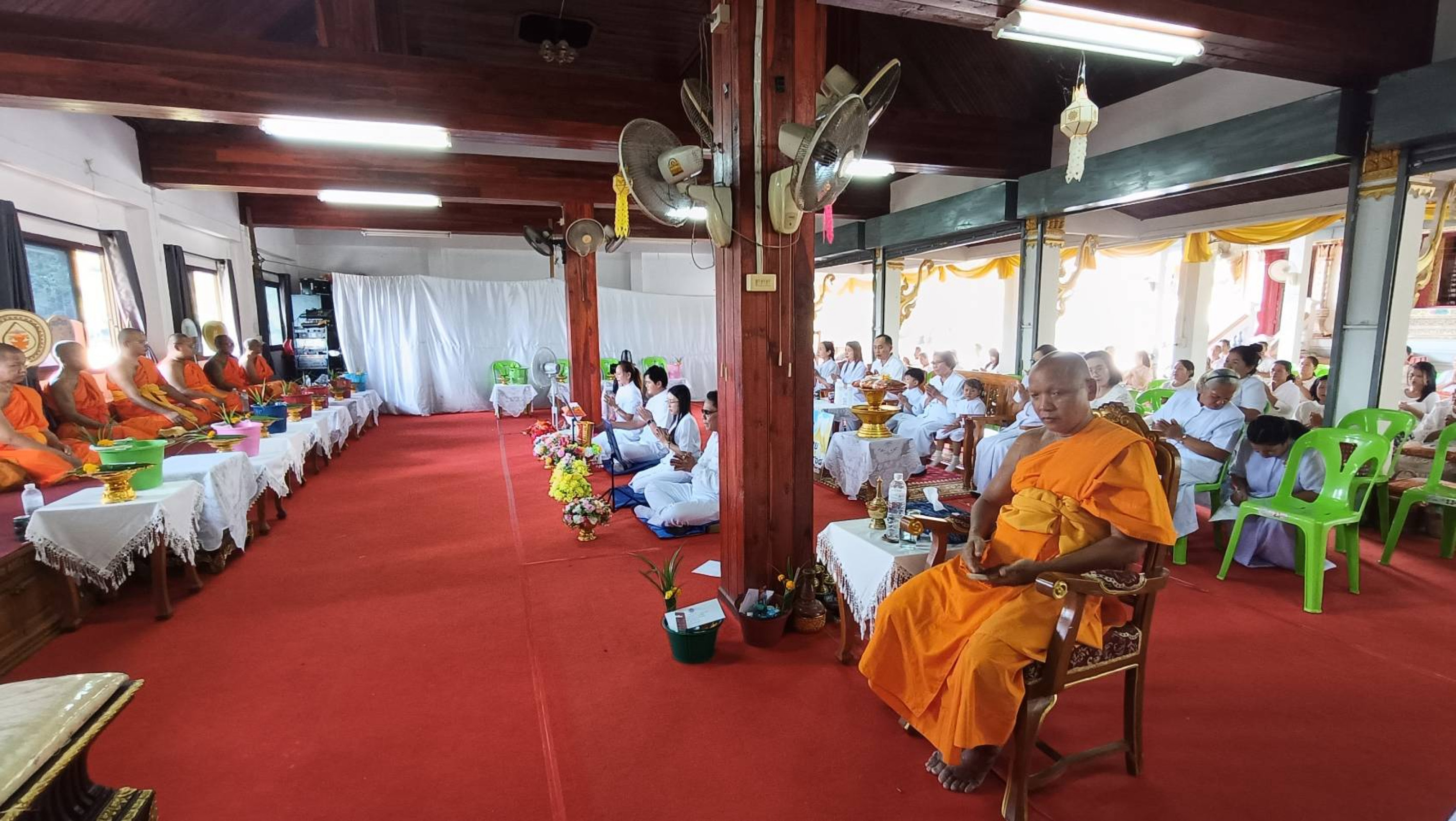 ภาพร่วมพิธีกรรมวัดค้างปินใจ