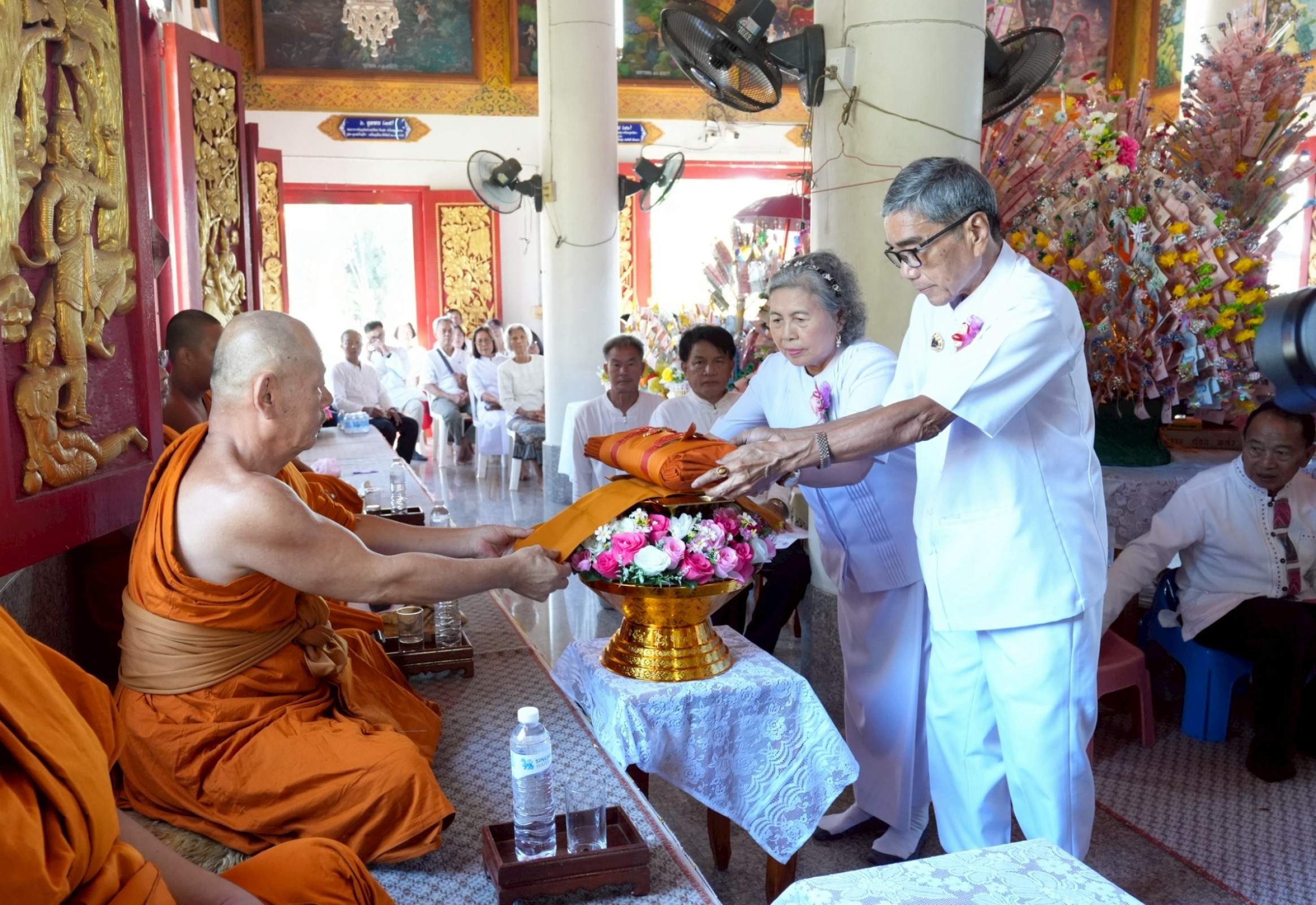 ภาพร่วมพิธีกรรมวัดถิ่นใน