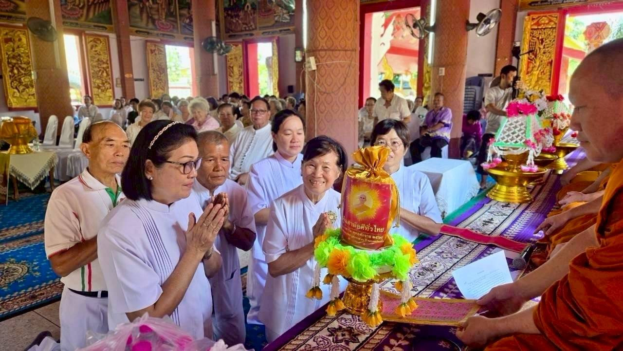 ภาพการถวายปัจจัยวัดสวรรค์นิเวศ