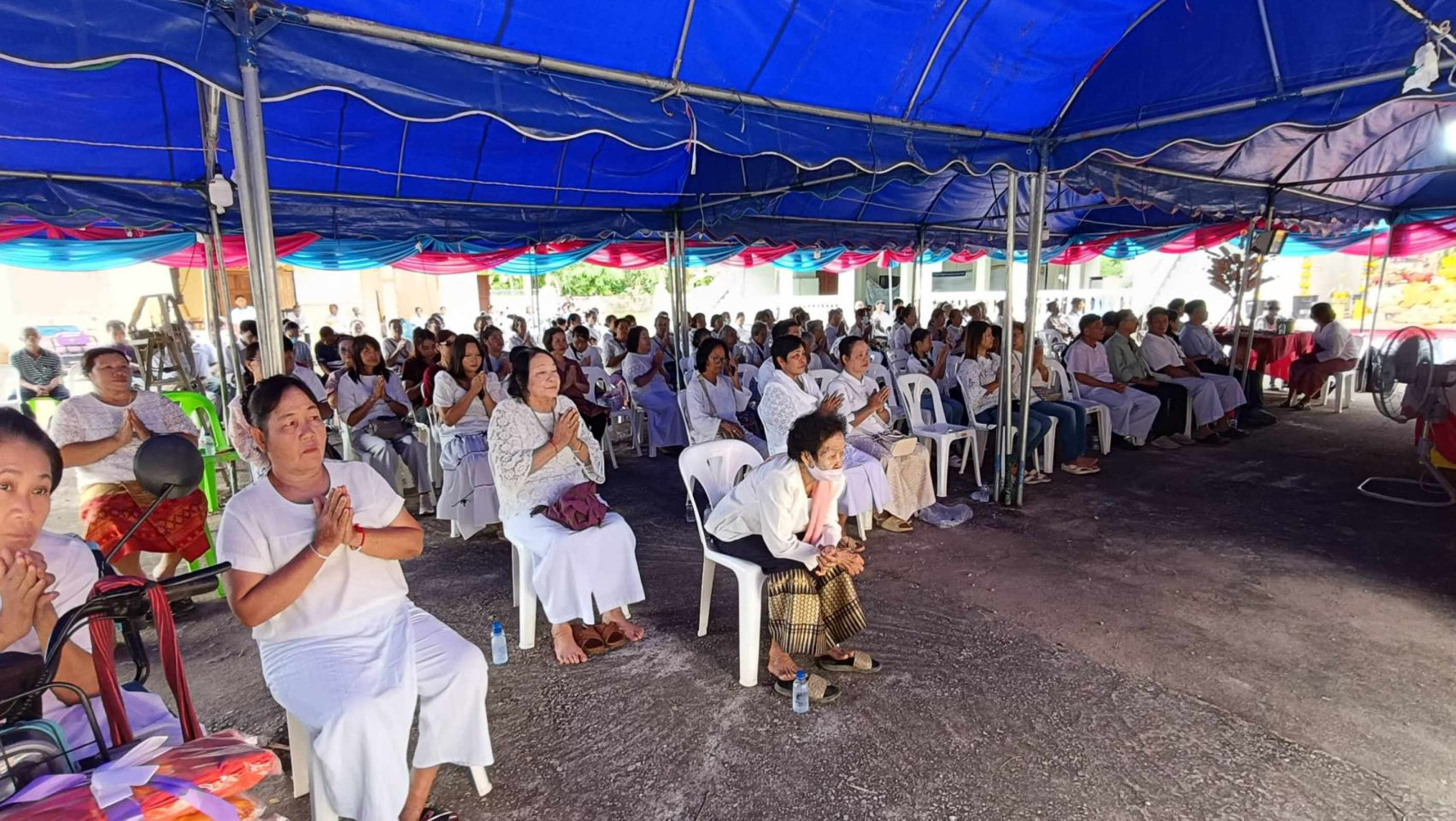 ภาพร่วมพิธีกรรมวัดปางไฮ