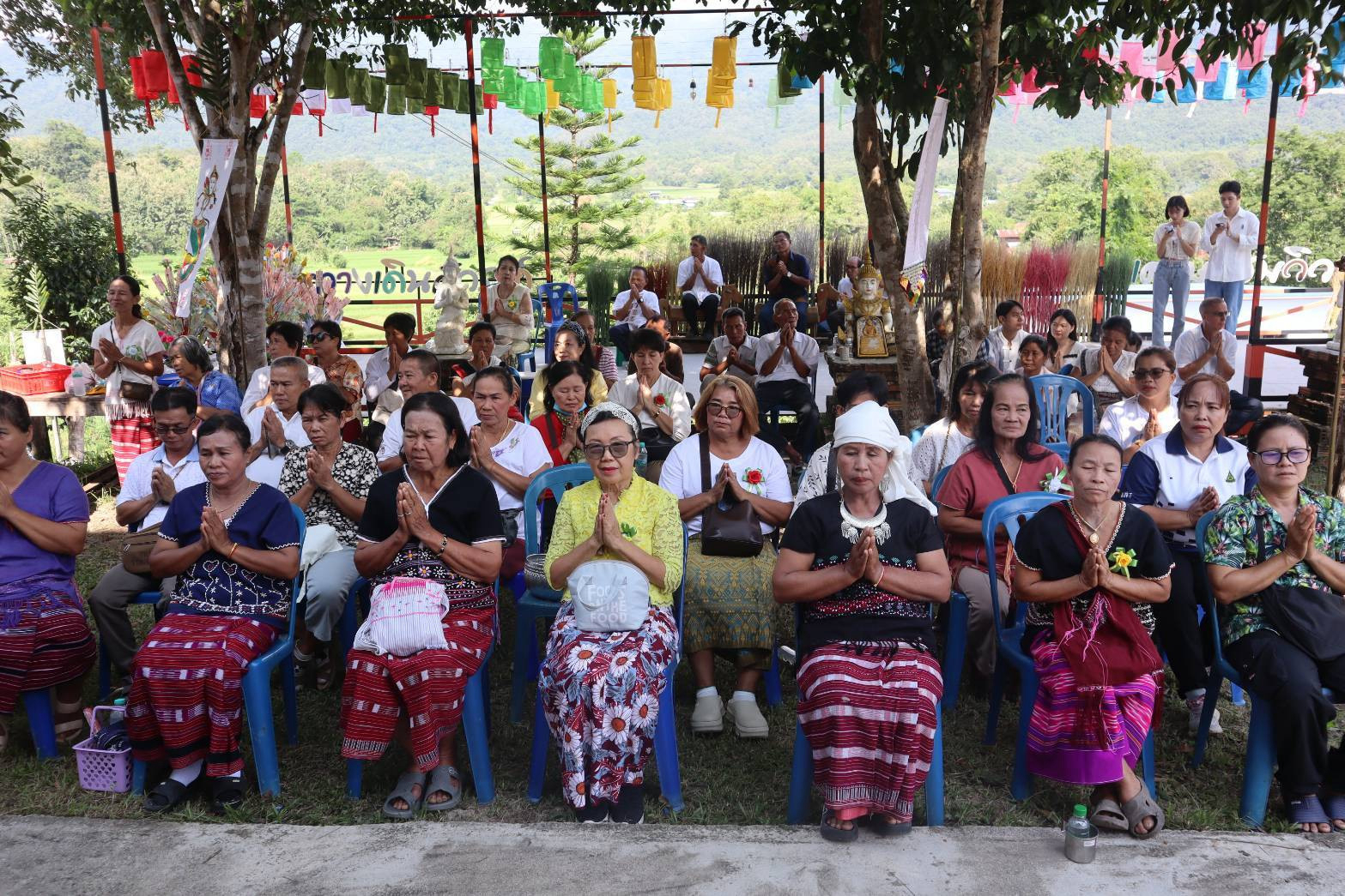 ภาพร่วมพิธีกรรมวัดแก้วมงคล