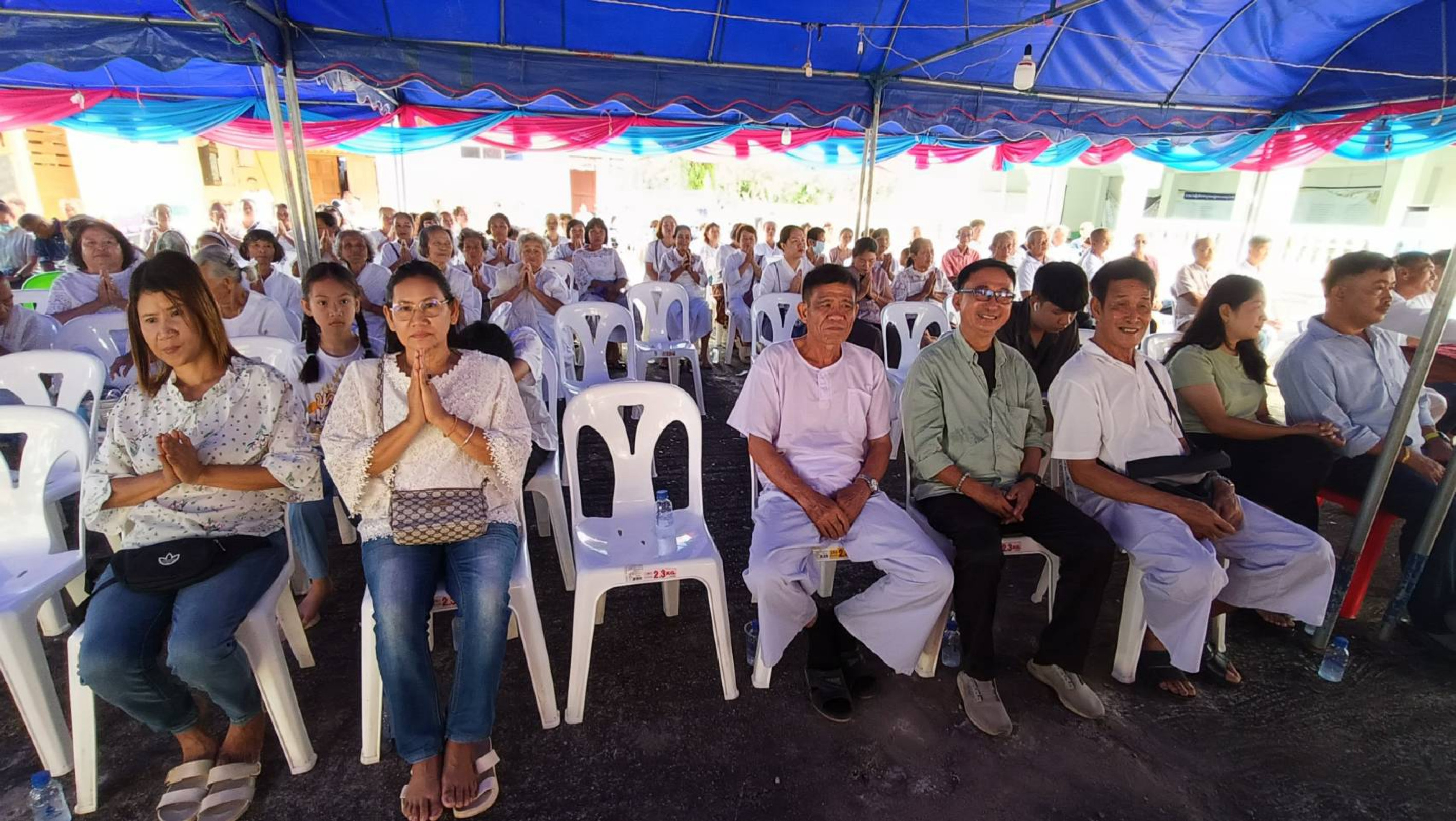 ภาพร่วมพิธีกรรมวัดปางมะโอ