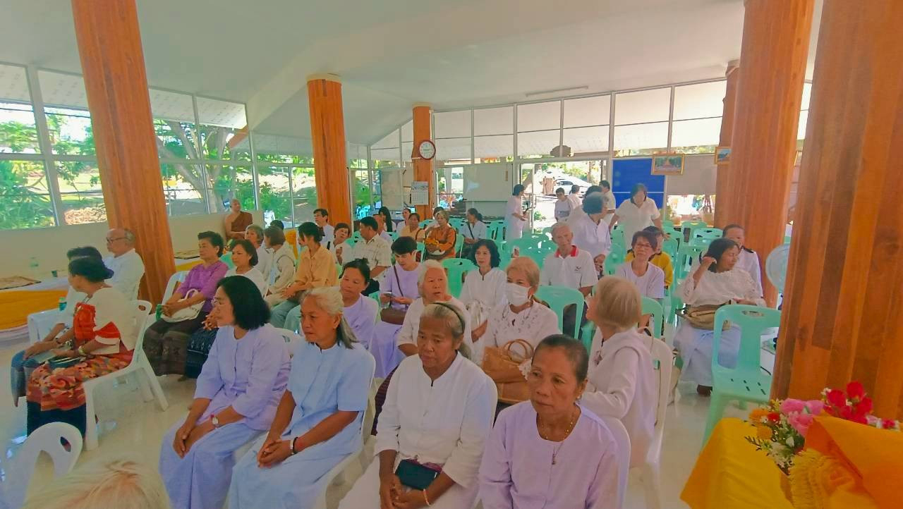 ภาพร่วมพิธีกรรมที่พักสงฆ์ถ้ำผาบ่อง