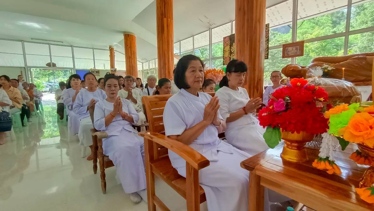 ภาพร่วมพิธีกรรมที่พักสงฆ์ถ้ำผาบ่อง