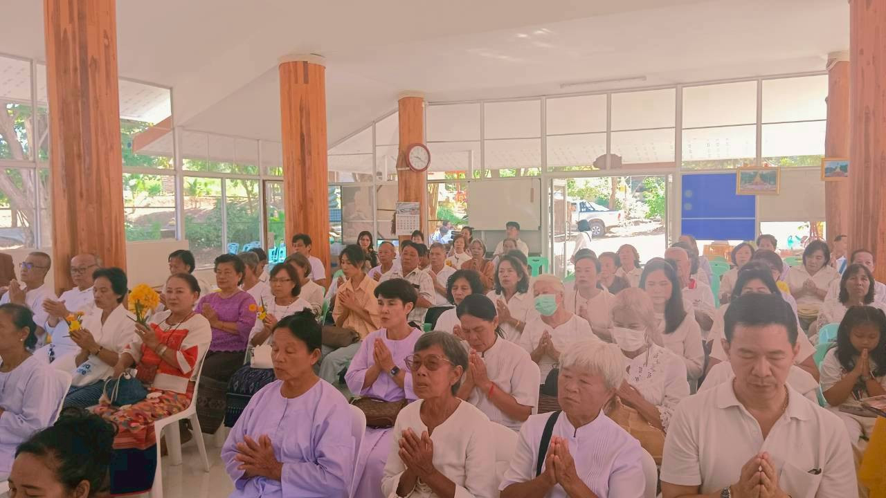 ภาพร่วมพิธีกรรมที่พักสงฆ์ถ้ำผาบ่อง