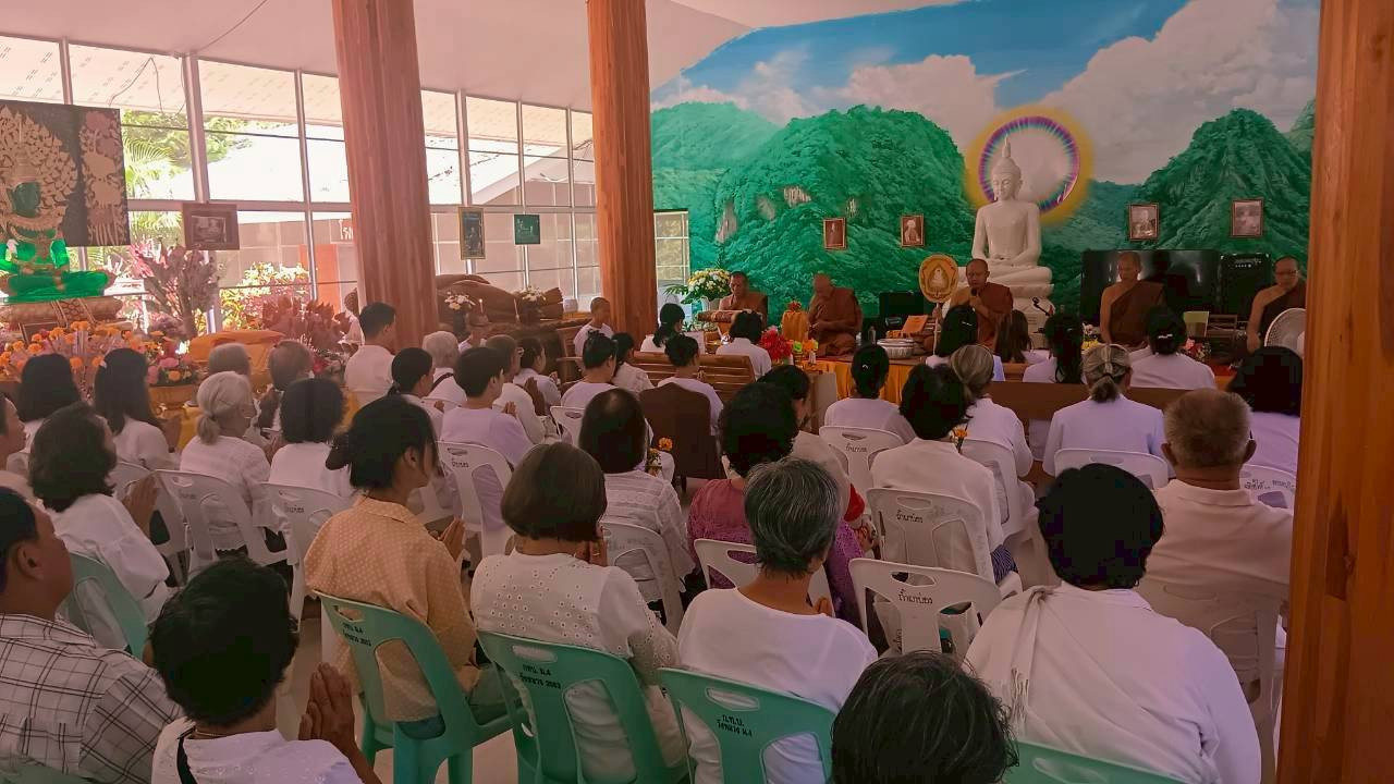 ภาพร่วมพิธีกรรมที่พักสงฆ์ถ้ำผาบ่อง