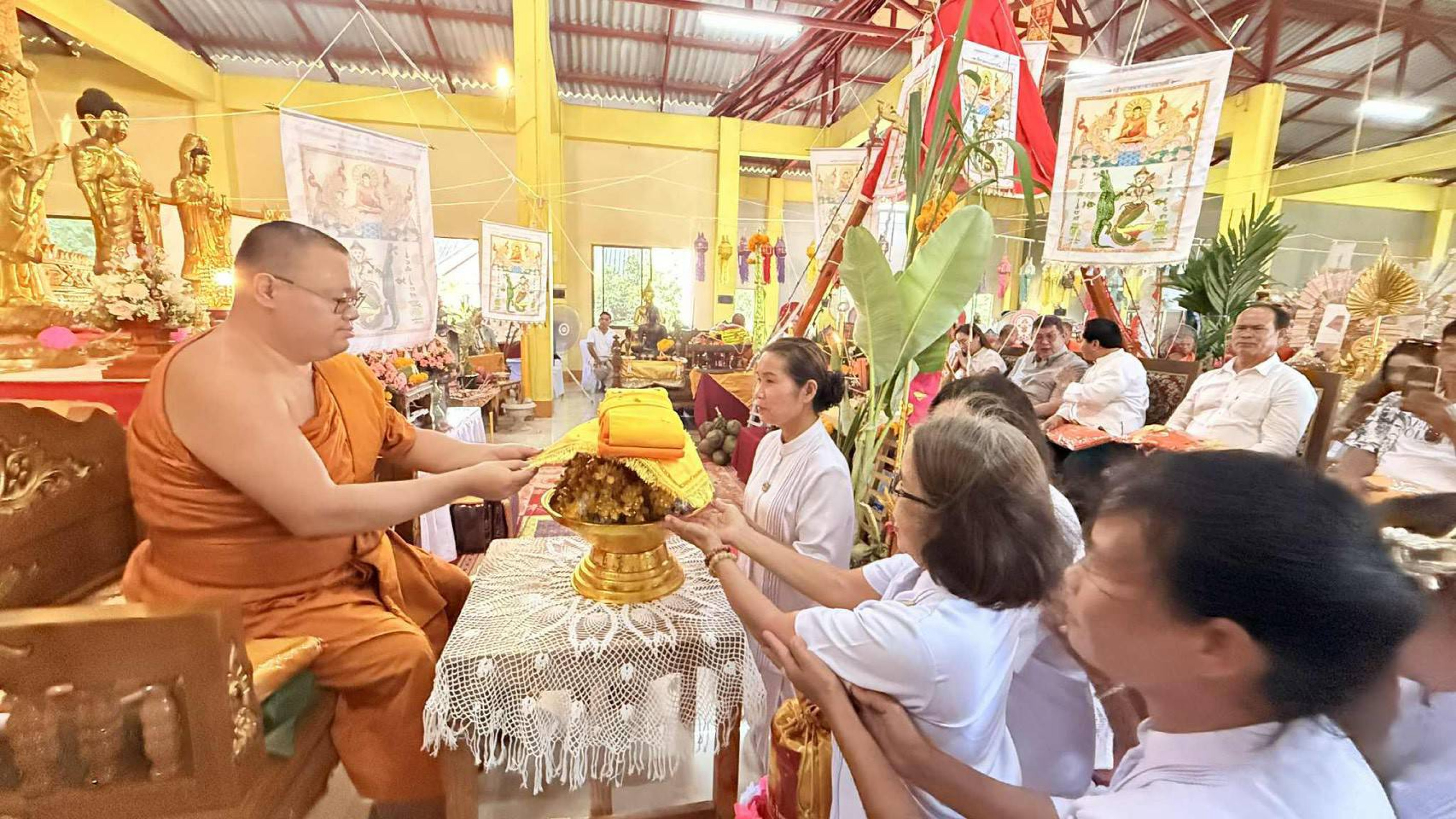 ภาพร่วมพิธีกรรมวัดอัมพวนาราม