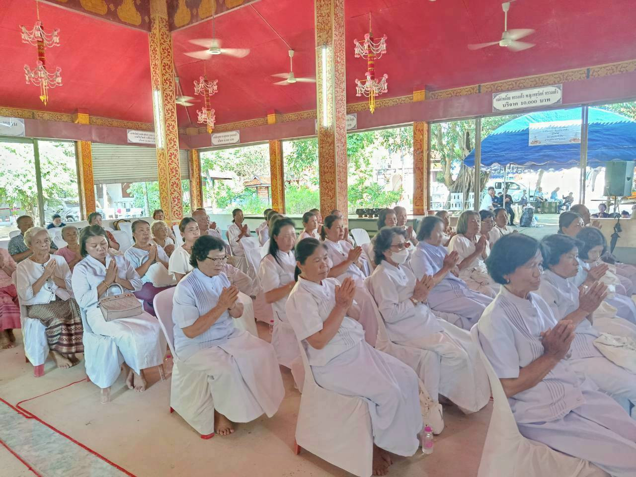 ภาพร่วมพิธีกรรมวัดพระธาตุพระลอ