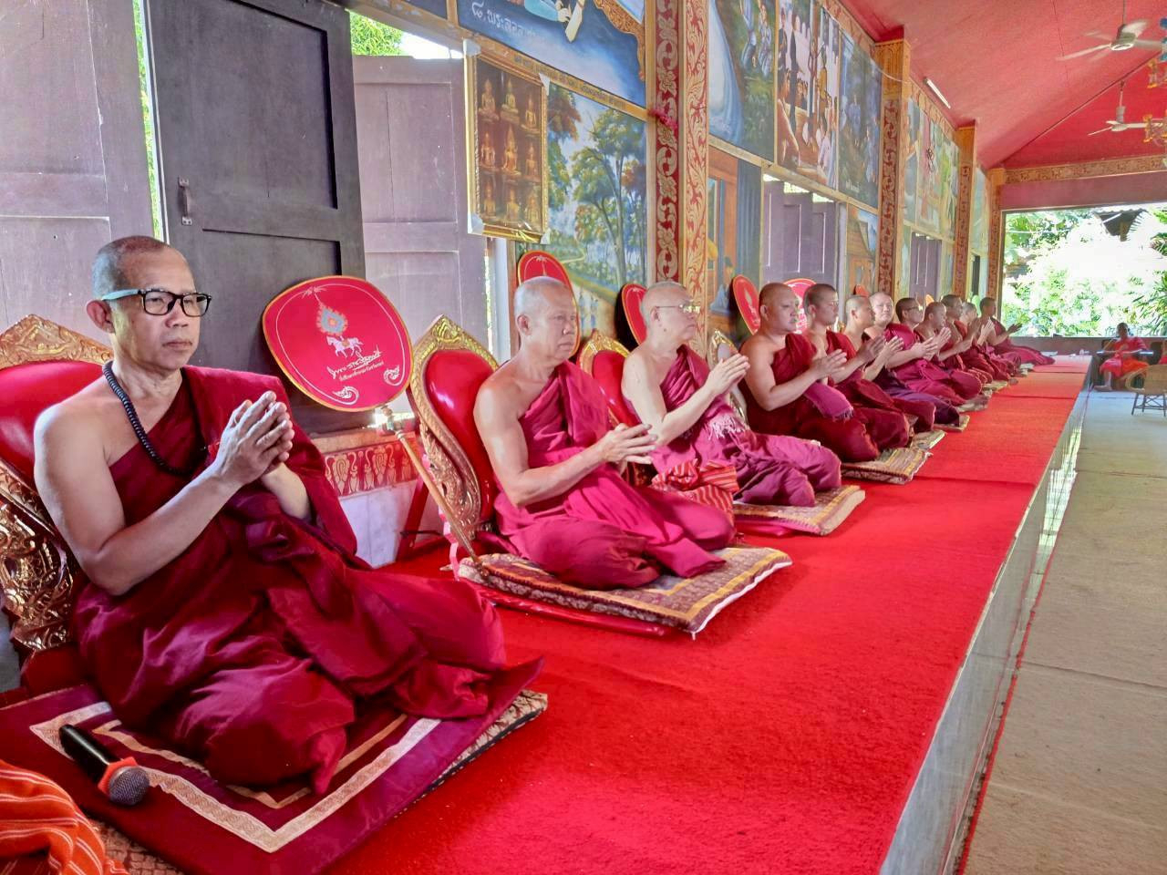 ภาพร่วมพิธีกรรมวัดพระธาตุพระลอ