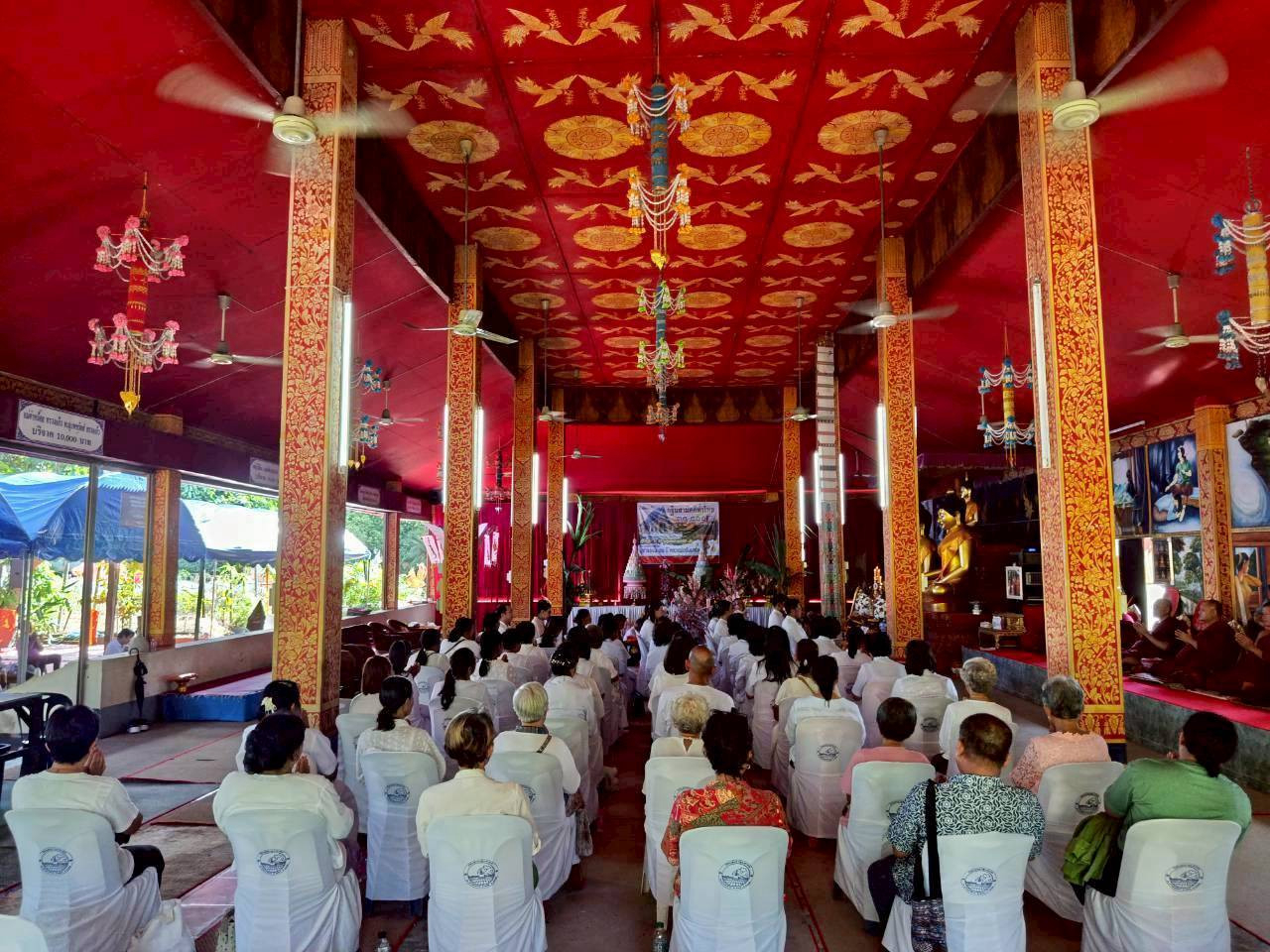 ภาพร่วมพิธีกรรมวัดพระธาตุพระลอ