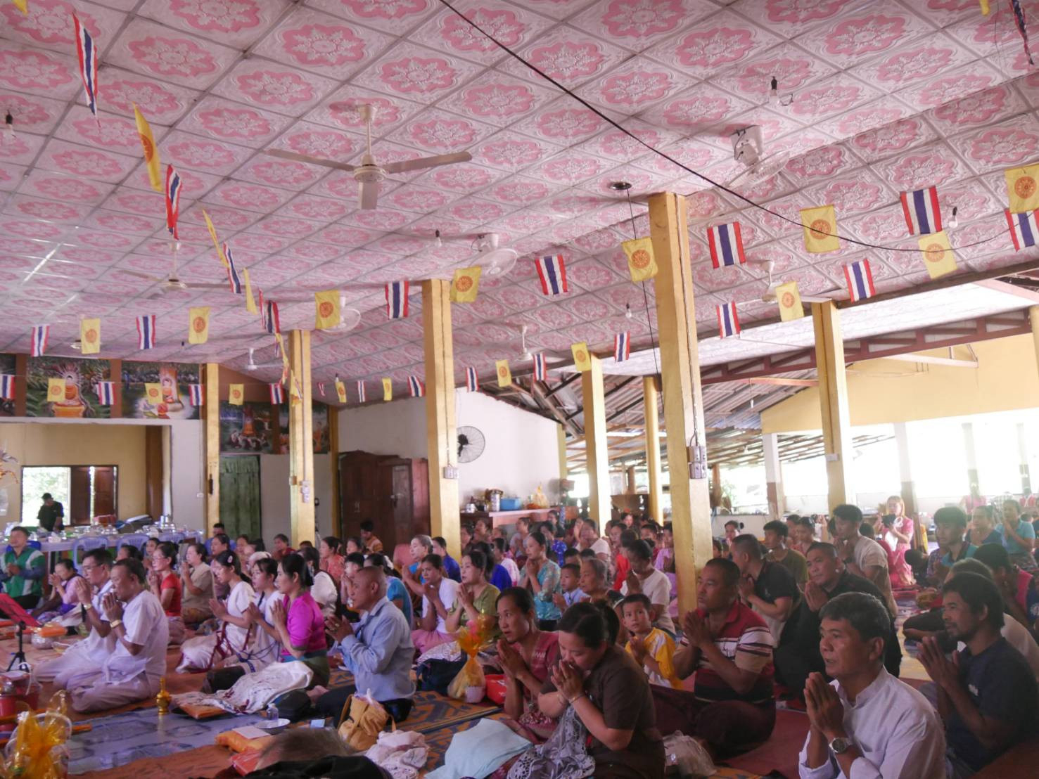 ภาพร่วมพิธีกรรมสำนักสงฆ์แม่สามแลบ