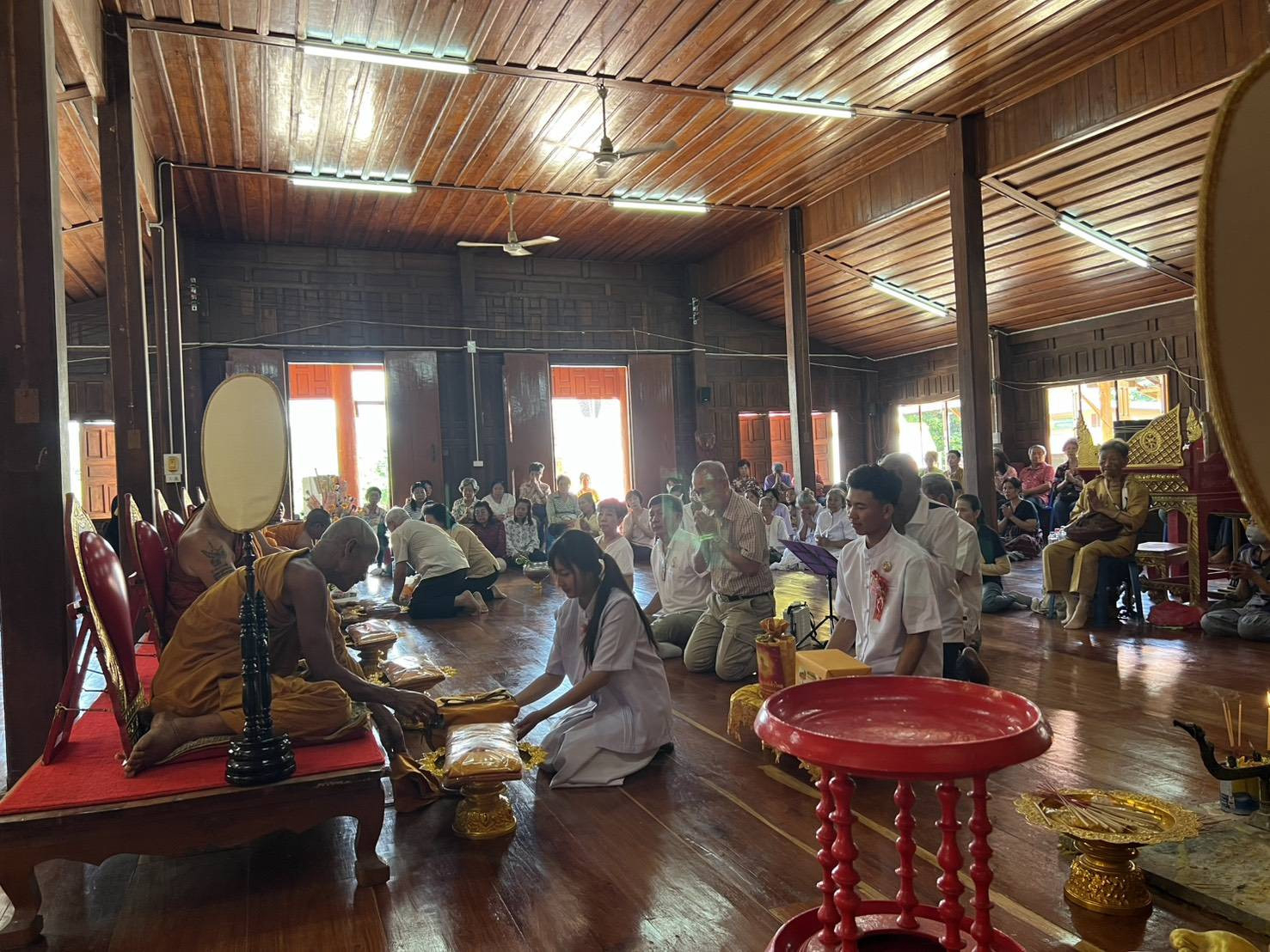 ภาพร่วมพิธีกรรมวัดทุ่งรวงทอง