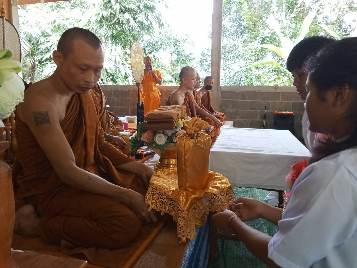 ภาพการถวายปัจจัยวัดพระธรรมจาริกบ้านห้วยห้า