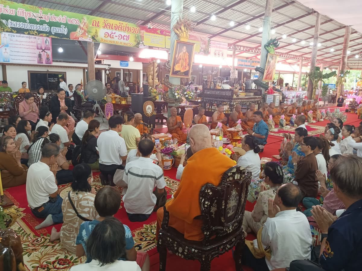 ภาพร่วมขบวนกฐินวัดเจดีย์หอย