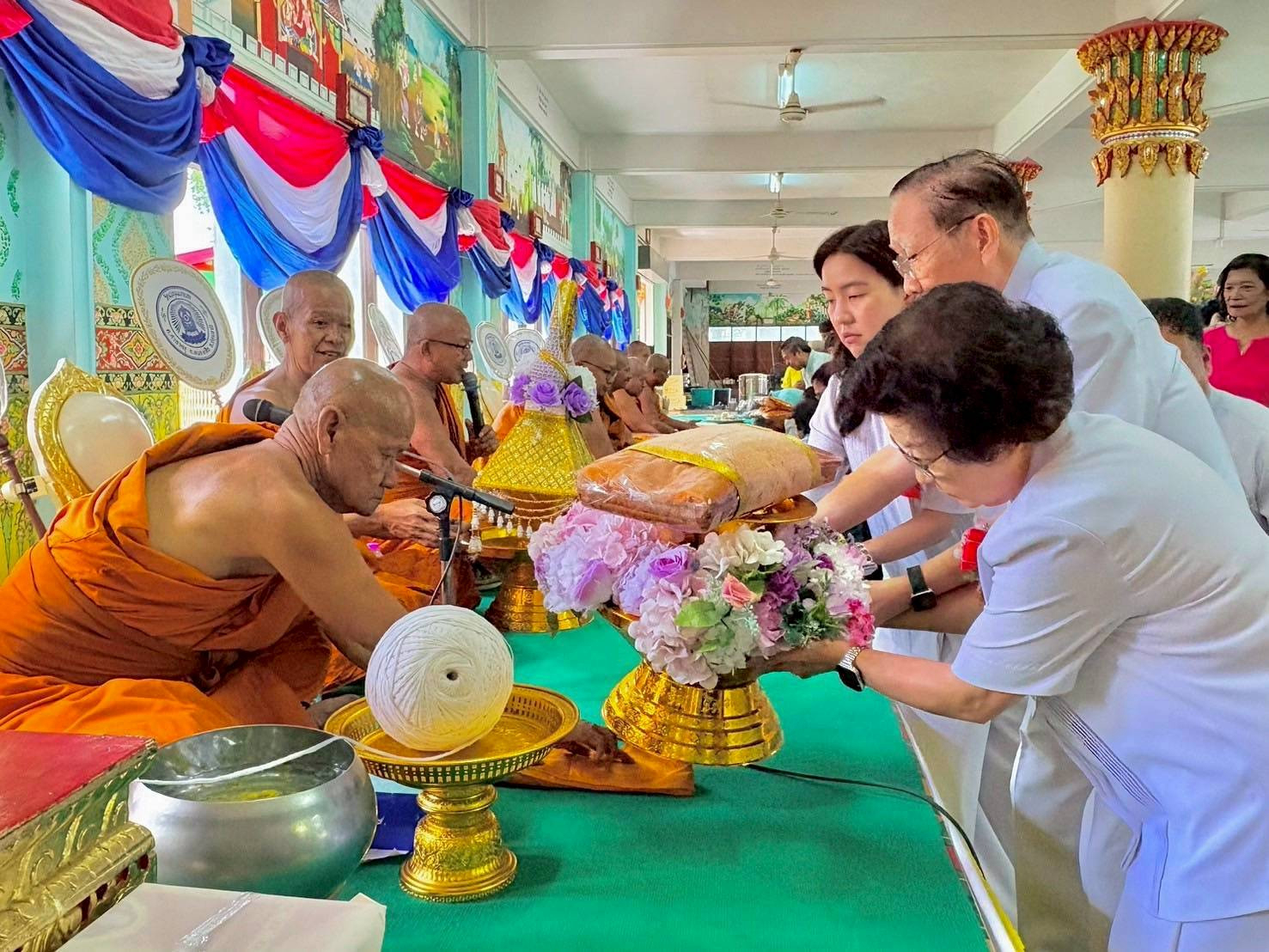 ภาพร่วมพิธีกรรมวัดปทุมนายก