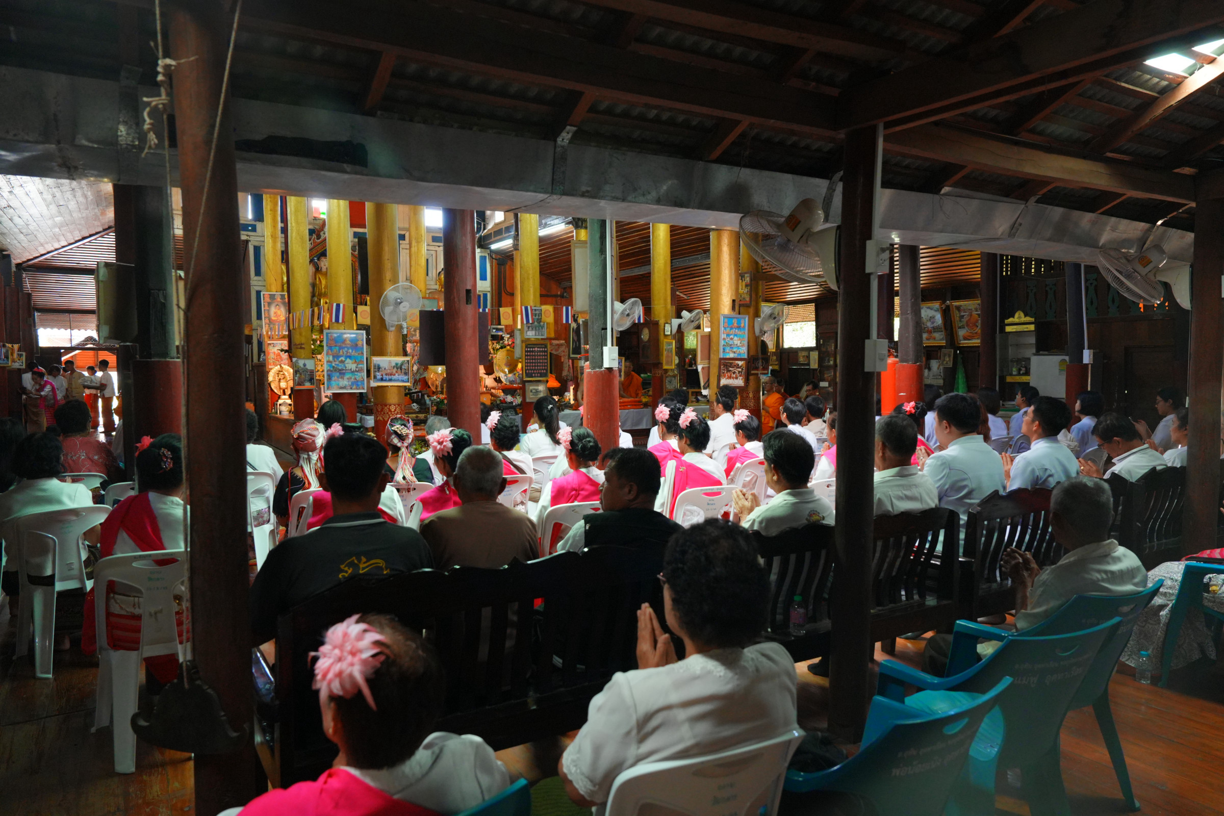 ภาพร่วมพิธีกรรมวัดกลาง