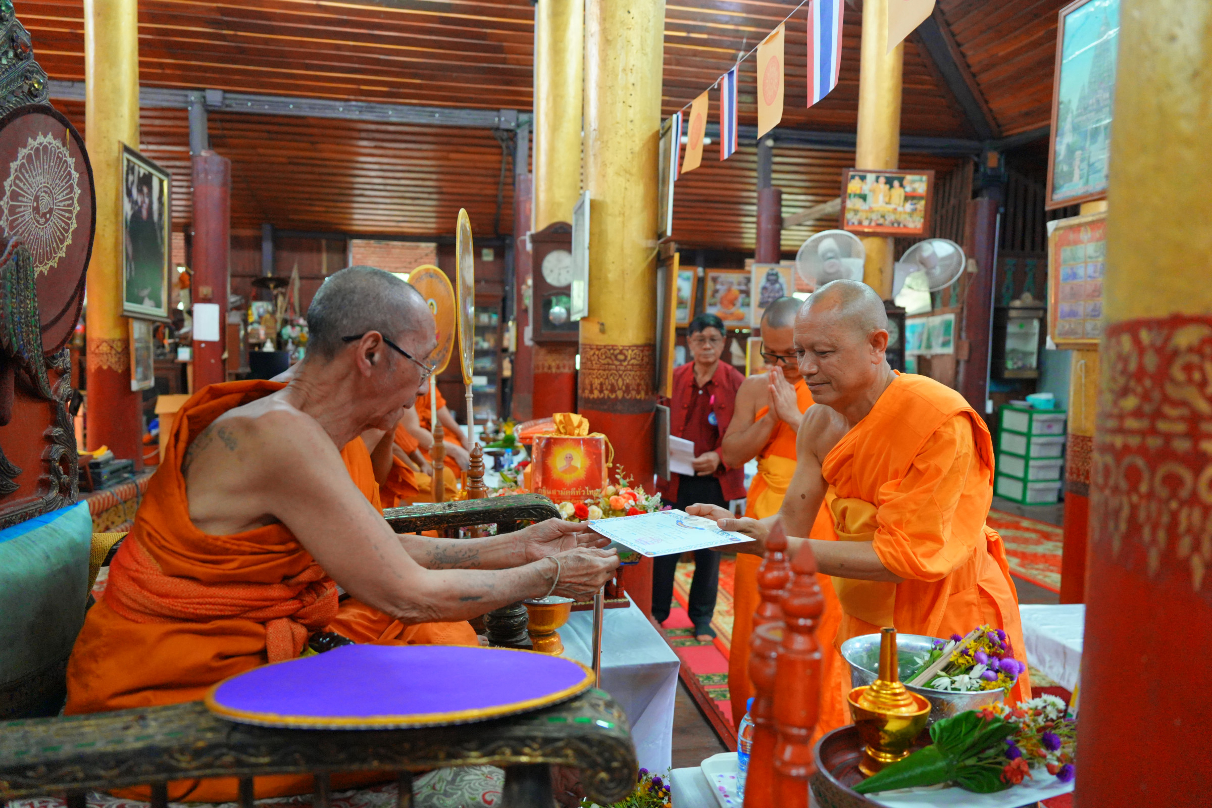 ภาพร่วมพิธีกรรมวัดกลาง