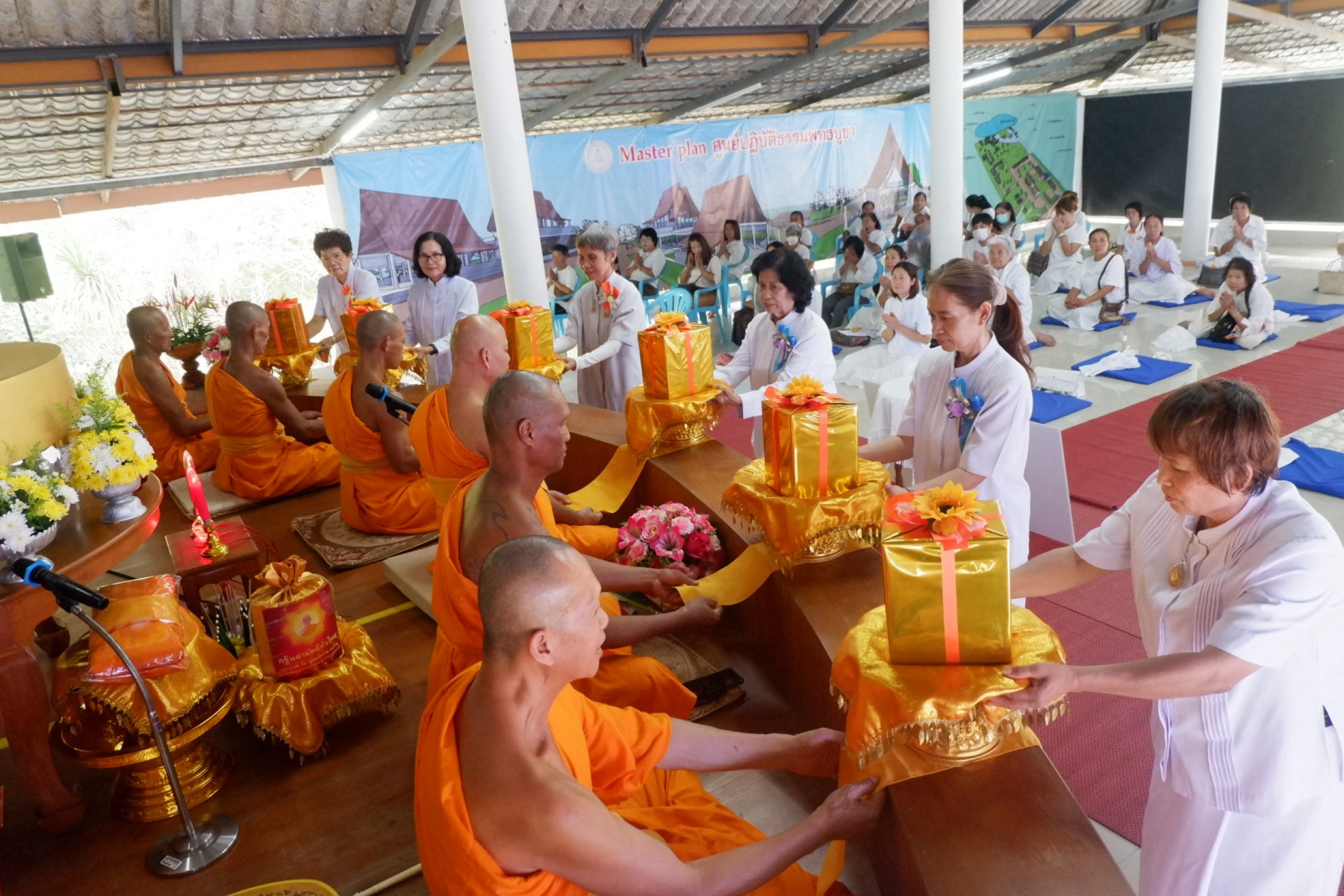 ภาพร่วมพิธีกรรมศูนย์ปฏิบัติธรรมพุทธบูชา