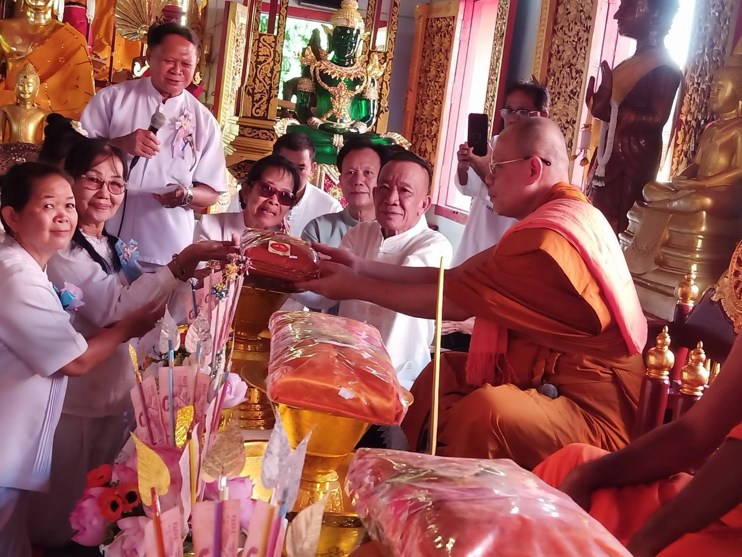 ภาพร่วมพิธีกรรมวัดบ้านจัว